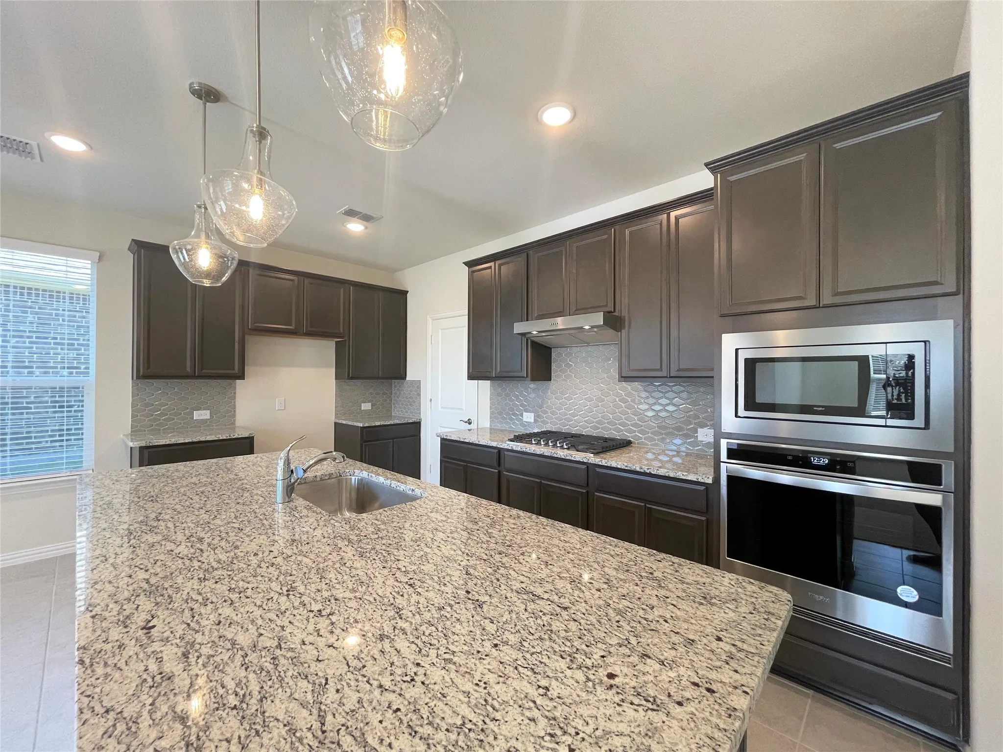 Single Family Residence For Rent in Collin County , 900 Penny Street, Anna, Texas 75409, 5 Bedroom, 4 Bathroom, 2 Garage spaces, 3,071 Sqft, built in 2022, mls#21370207, Real Estate Agent in Anna, Homes For Rent in Collin county, Homes For Rent in Anna, Realtor in Anna Texas, Real Estate Brokerage Independent Realty Texas, Luminita Cordes Realtor