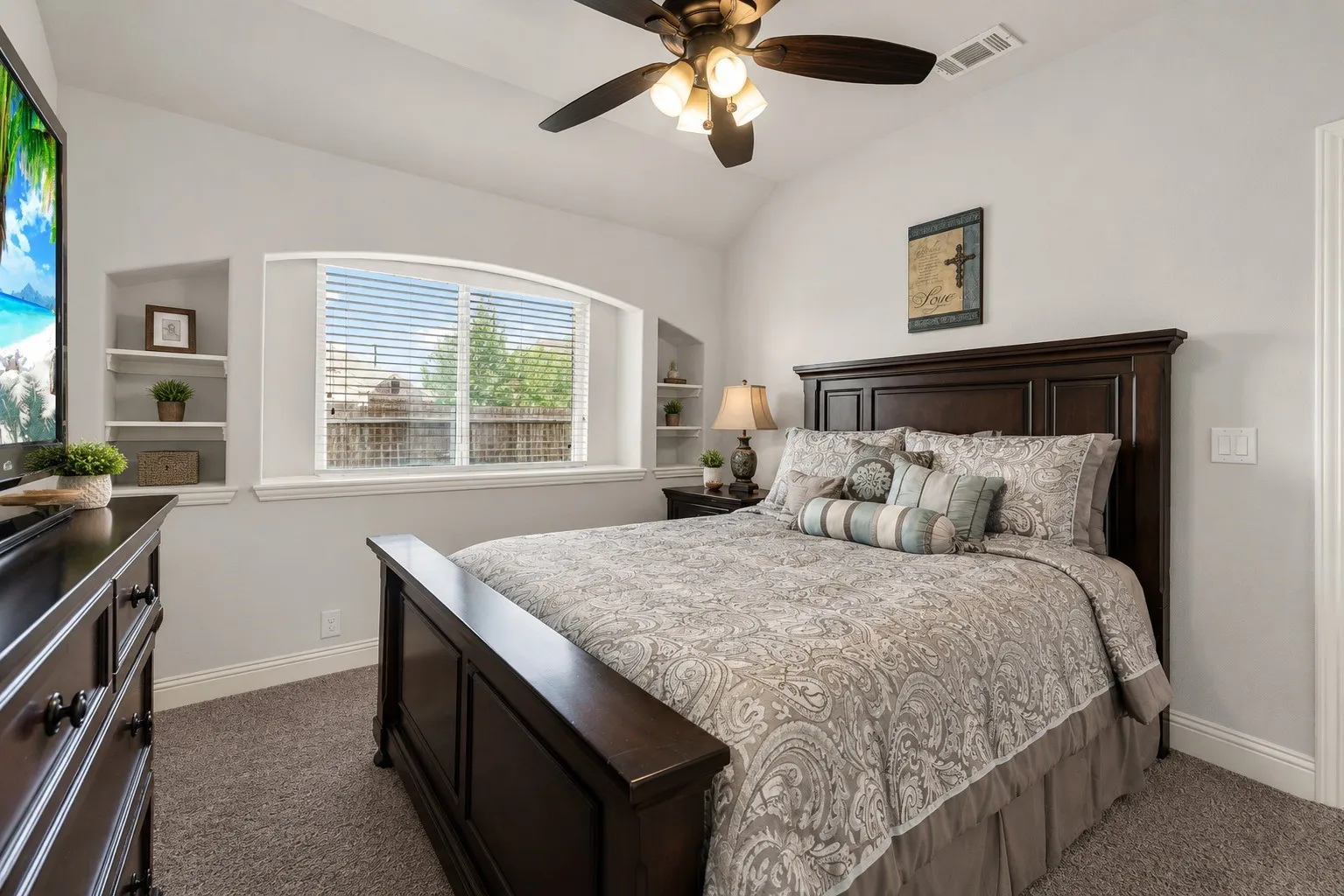 Single Family Residence For Sale in Dallas County , 6300 Sudbury Lane, Mesquite, Texas 75181, 4 Bedroom, 3 Bathroom, 3 Garage spaces, 3,250 Sqft, built in 2018, mls#21371278, Real Estate Agent in Mesquite, Homes For Sale in Dallas county, Homes For Sale in Mesquite, Realtor in Mesquite Texas, Real Estate Brokerage Independent Realty Texas, Luminita Cordes Realtor