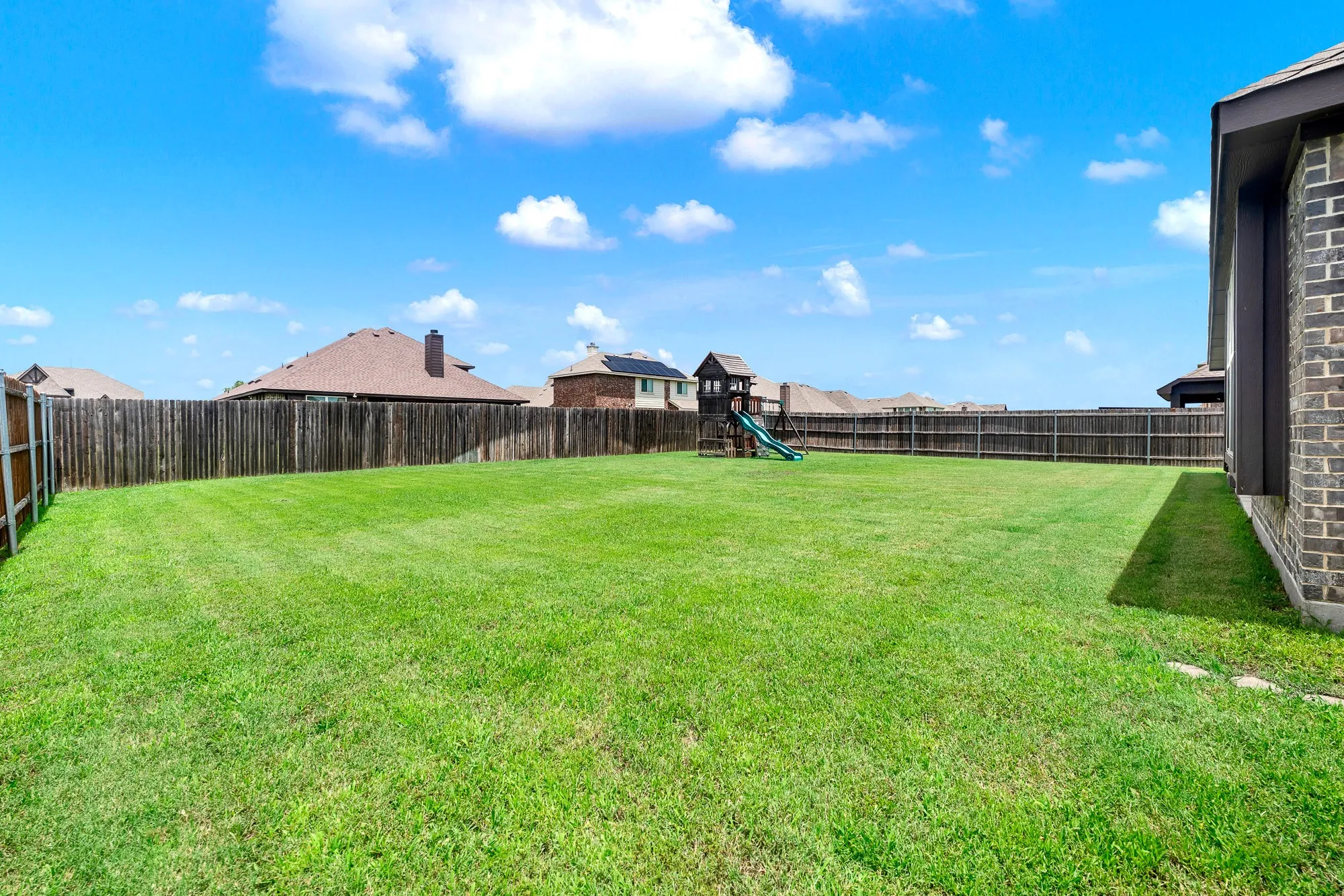 Single Family Residence For Sale in Dallas County , 6300 Sudbury Lane, Mesquite, Texas 75181, 4 Bedroom, 3 Bathroom, 3 Garage spaces, 3,250 Sqft, built in 2018, mls#21371278, Real Estate Agent in Mesquite, Homes For Sale in Dallas county, Homes For Sale in Mesquite, Realtor in Mesquite Texas, Real Estate Brokerage Independent Realty Texas, Luminita Cordes Realtor