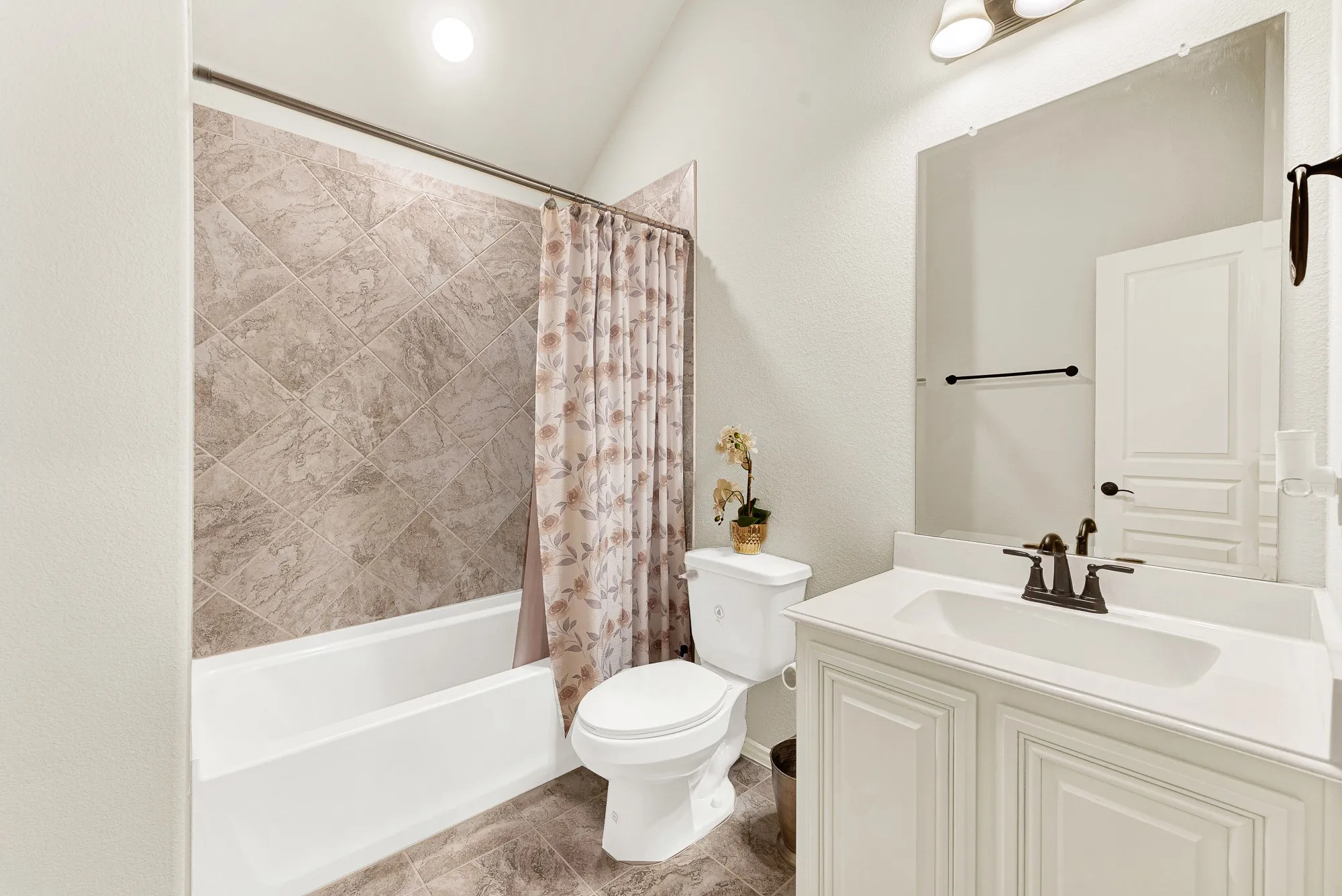 Single Family Residence For Sale in Dallas County , 6300 Sudbury Lane, Mesquite, Texas 75181, 4 Bedroom, 3 Bathroom, 3 Garage spaces, 3,250 Sqft, built in 2018, mls#21371278, Real Estate Agent in Mesquite, Homes For Sale in Dallas county, Homes For Sale in Mesquite, Realtor in Mesquite Texas, Real Estate Brokerage Independent Realty Texas, Luminita Cordes Realtor