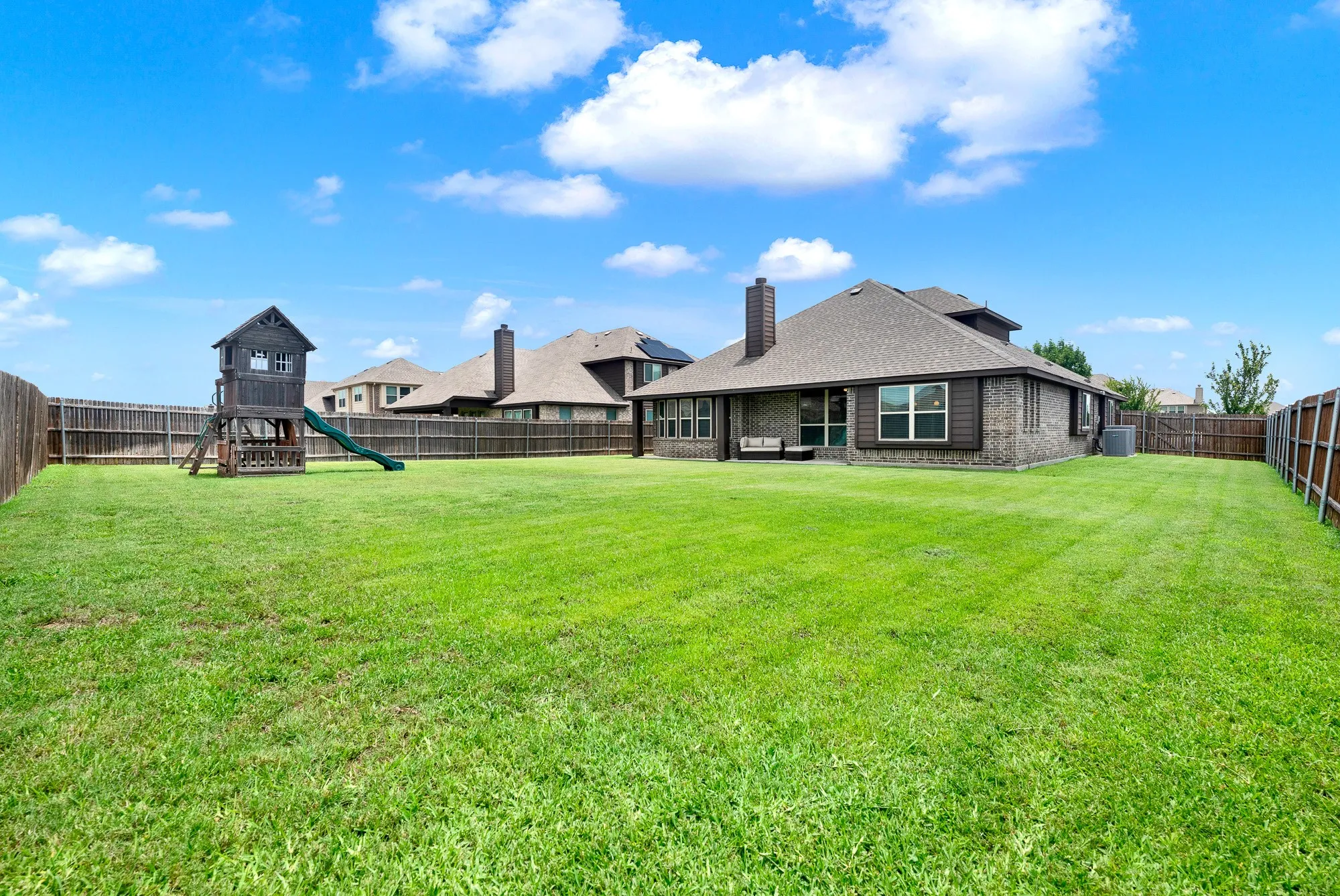 Single Family Residence For Sale in Dallas County , 6300 Sudbury Lane, Mesquite, Texas 75181, 4 Bedroom, 3 Bathroom, 3 Garage spaces, 3,250 Sqft, built in 2018, mls#21371278, Real Estate Agent in Mesquite, Homes For Sale in Dallas county, Homes For Sale in Mesquite, Realtor in Mesquite Texas, Real Estate Brokerage Independent Realty Texas, Luminita Cordes Realtor