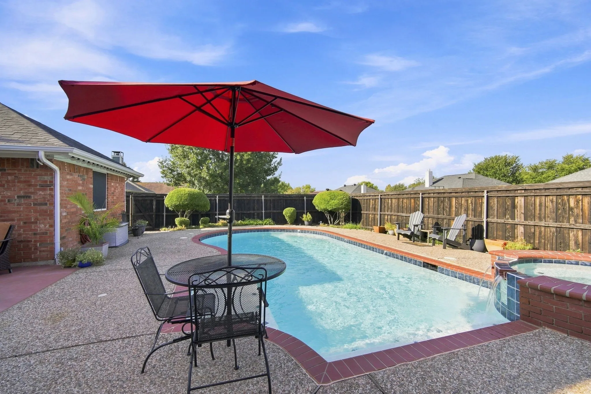 Single Family Residence For Sale in Ellis County , 214 Barbara Way, Red Oak, Texas 75154, 4 Bedroom, 3 Bathroom, 2 Garage spaces, 2,028 Sqft, built in 1993, mls#21371495, Real Estate Agent in Red Oak, Homes For Sale in Ellis county, Homes For Sale in Red Oak, Realtor in Red Oak Texas, Real Estate Brokerage Independent Realty Texas, Luminita Cordes Realtor
