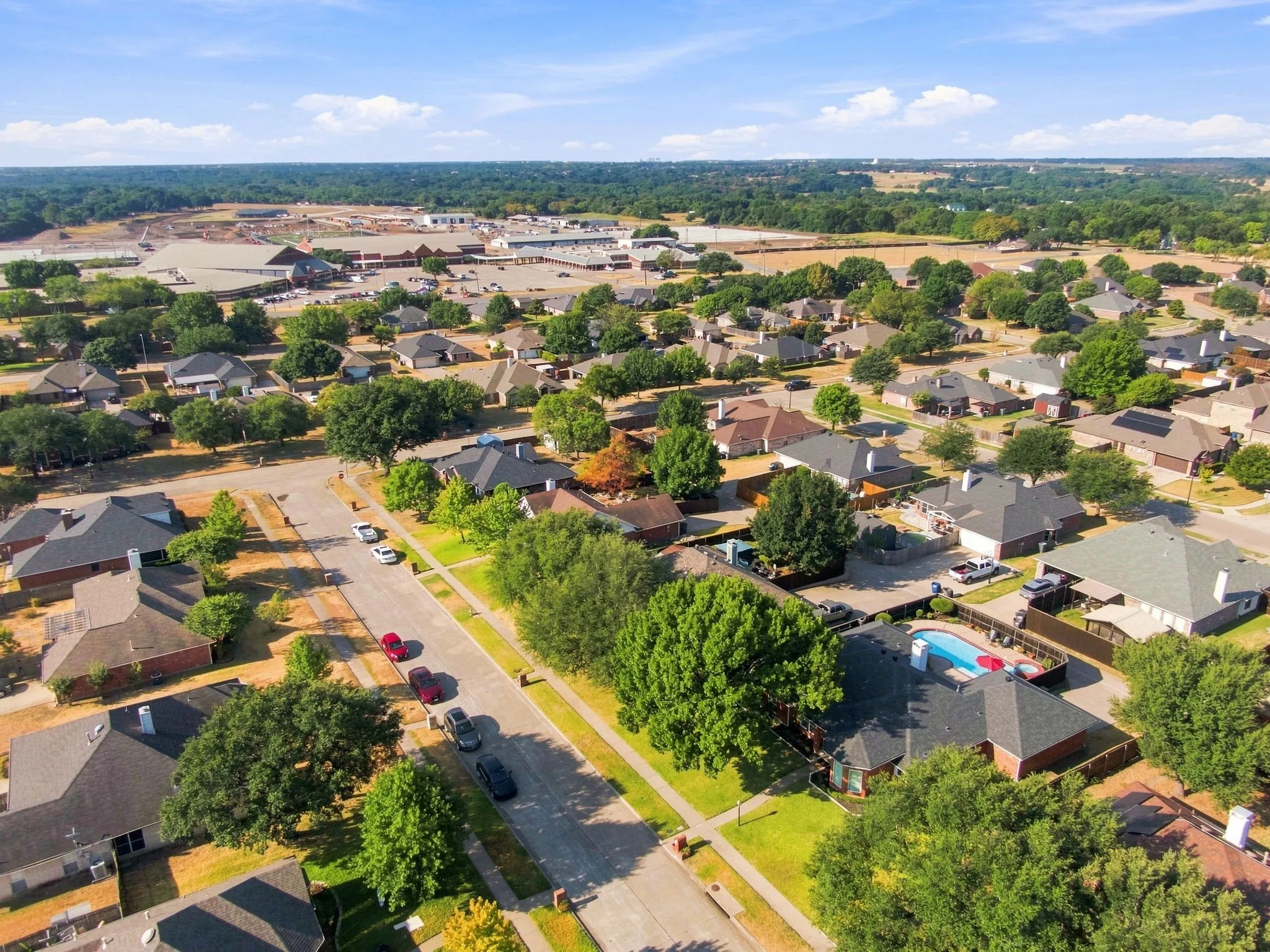 Single Family Residence For Sale in Ellis County , 214 Barbara Way, Red Oak, Texas 75154, 4 Bedroom, 3 Bathroom, 2 Garage spaces, 2,028 Sqft, built in 1993, mls#21371495, Real Estate Agent in Red Oak, Homes For Sale in Ellis county, Homes For Sale in Red Oak, Realtor in Red Oak Texas, Real Estate Brokerage Independent Realty Texas, Luminita Cordes Realtor