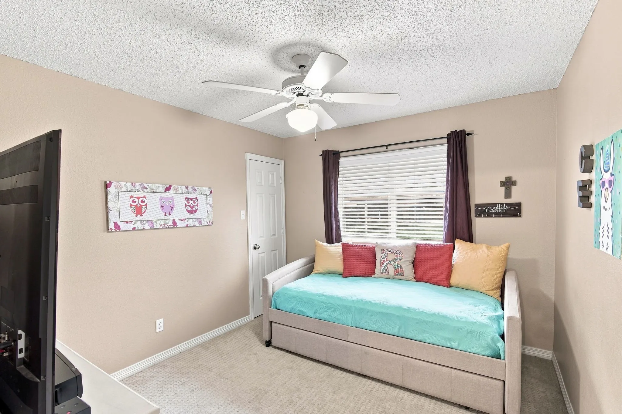 Single Family Residence For Sale in Ellis County , 214 Barbara Way, Red Oak, Texas 75154, 4 Bedroom, 3 Bathroom, 2 Garage spaces, 2,028 Sqft, built in 1993, mls#21371495, Real Estate Agent in Red Oak, Homes For Sale in Ellis county, Homes For Sale in Red Oak, Realtor in Red Oak Texas, Real Estate Brokerage Independent Realty Texas, Luminita Cordes Realtor