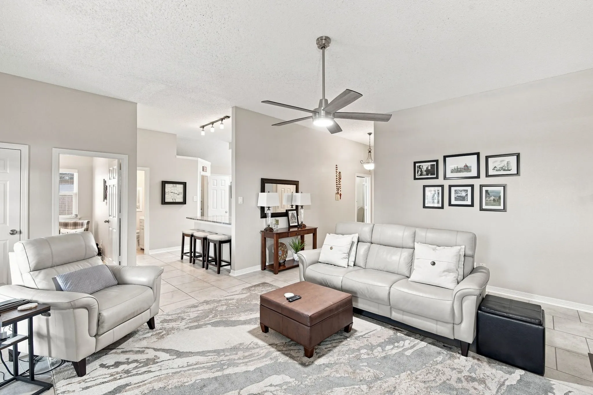 Single Family Residence For Sale in Ellis County , 214 Barbara Way, Red Oak, Texas 75154, 4 Bedroom, 3 Bathroom, 2 Garage spaces, 2,028 Sqft, built in 1993, mls#21371495, Real Estate Agent in Red Oak, Homes For Sale in Ellis county, Homes For Sale in Red Oak, Realtor in Red Oak Texas, Real Estate Brokerage Independent Realty Texas, Luminita Cordes Realtor