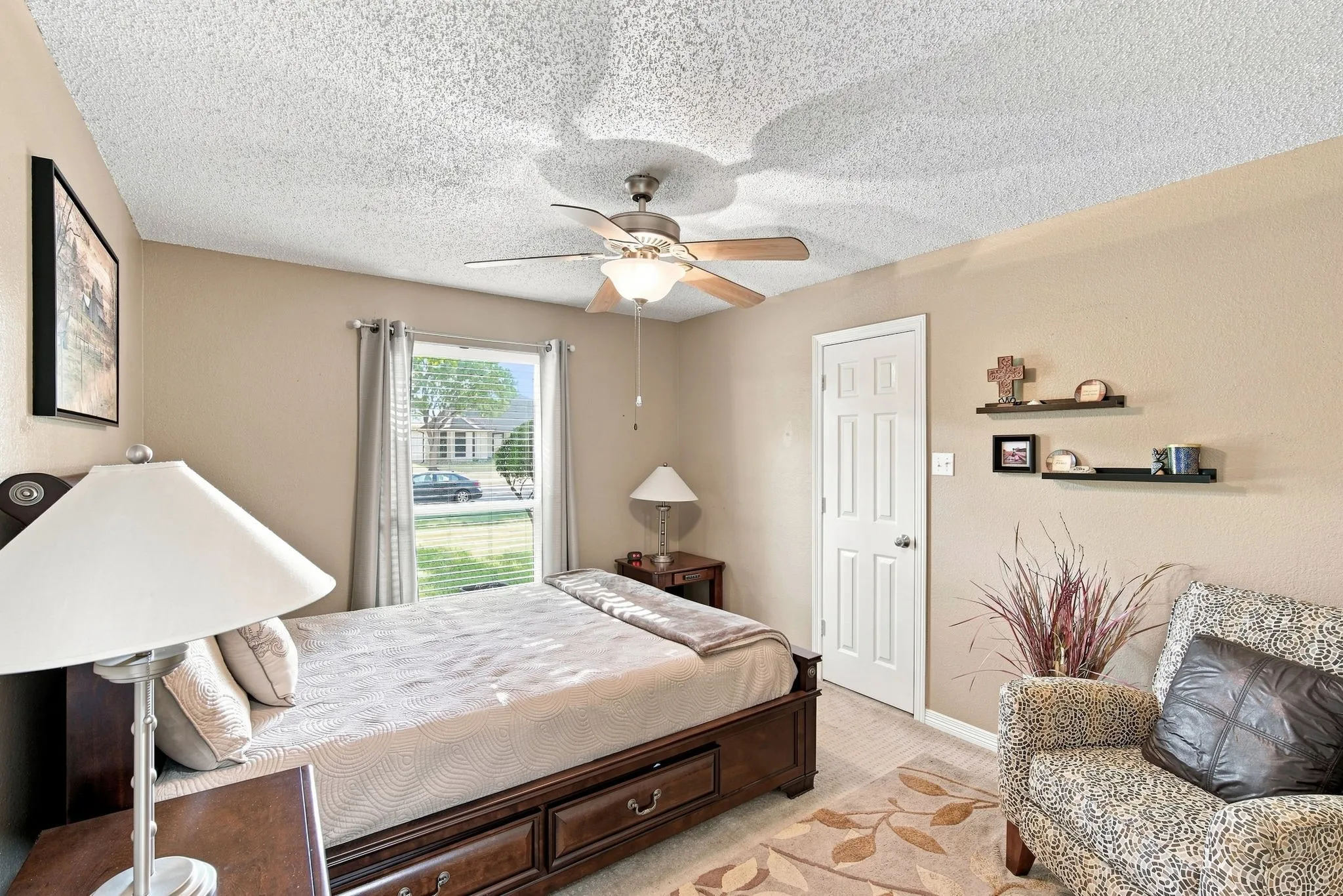 Single Family Residence For Sale in Ellis County , 214 Barbara Way, Red Oak, Texas 75154, 4 Bedroom, 3 Bathroom, 2 Garage spaces, 2,028 Sqft, built in 1993, mls#21371495, Real Estate Agent in Red Oak, Homes For Sale in Ellis county, Homes For Sale in Red Oak, Realtor in Red Oak Texas, Real Estate Brokerage Independent Realty Texas, Luminita Cordes Realtor