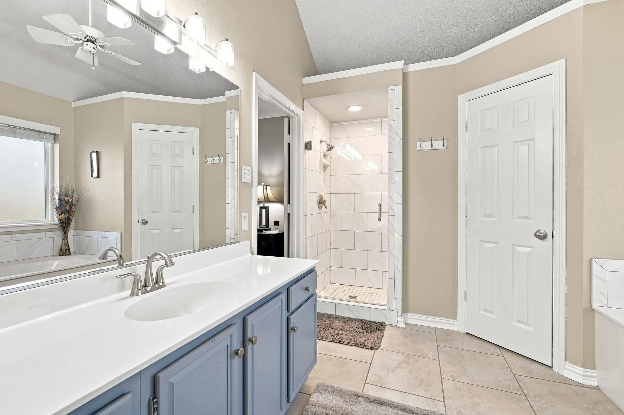 Single Family Residence For Sale in Ellis County , 214 Barbara Way, Red Oak, Texas 75154, 4 Bedroom, 3 Bathroom, 2 Garage spaces, 2,028 Sqft, built in 1993, mls#21371495, Real Estate Agent in Red Oak, Homes For Sale in Ellis county, Homes For Sale in Red Oak, Realtor in Red Oak Texas, Real Estate Brokerage Independent Realty Texas, Luminita Cordes Realtor