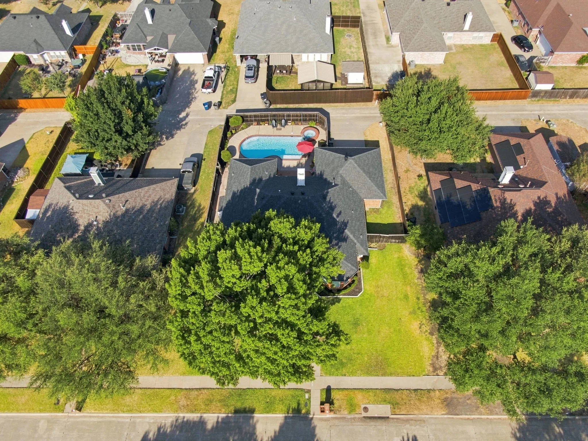 Single Family Residence For Sale in Ellis County , 214 Barbara Way, Red Oak, Texas 75154, 4 Bedroom, 3 Bathroom, 2 Garage spaces, 2,028 Sqft, built in 1993, mls#21371495, Real Estate Agent in Red Oak, Homes For Sale in Ellis county, Homes For Sale in Red Oak, Realtor in Red Oak Texas, Real Estate Brokerage Independent Realty Texas, Luminita Cordes Realtor