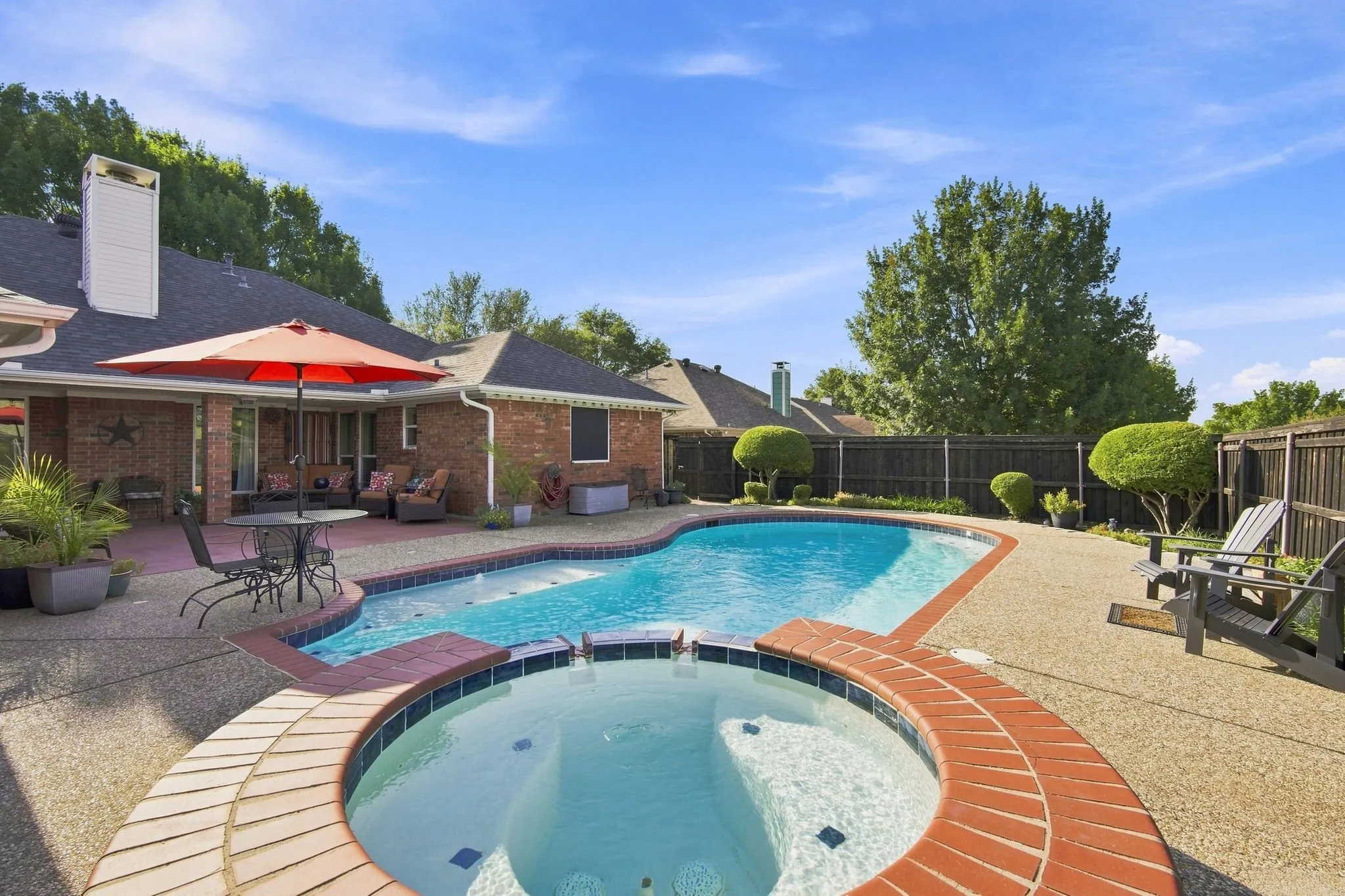 Single Family Residence For Sale in Ellis County , 214 Barbara Way, Red Oak, Texas 75154, 4 Bedroom, 3 Bathroom, 2 Garage spaces, 2,028 Sqft, built in 1993, mls#21371495, Real Estate Agent in Red Oak, Homes For Sale in Ellis county, Homes For Sale in Red Oak, Realtor in Red Oak Texas, Real Estate Brokerage Independent Realty Texas, Luminita Cordes Realtor