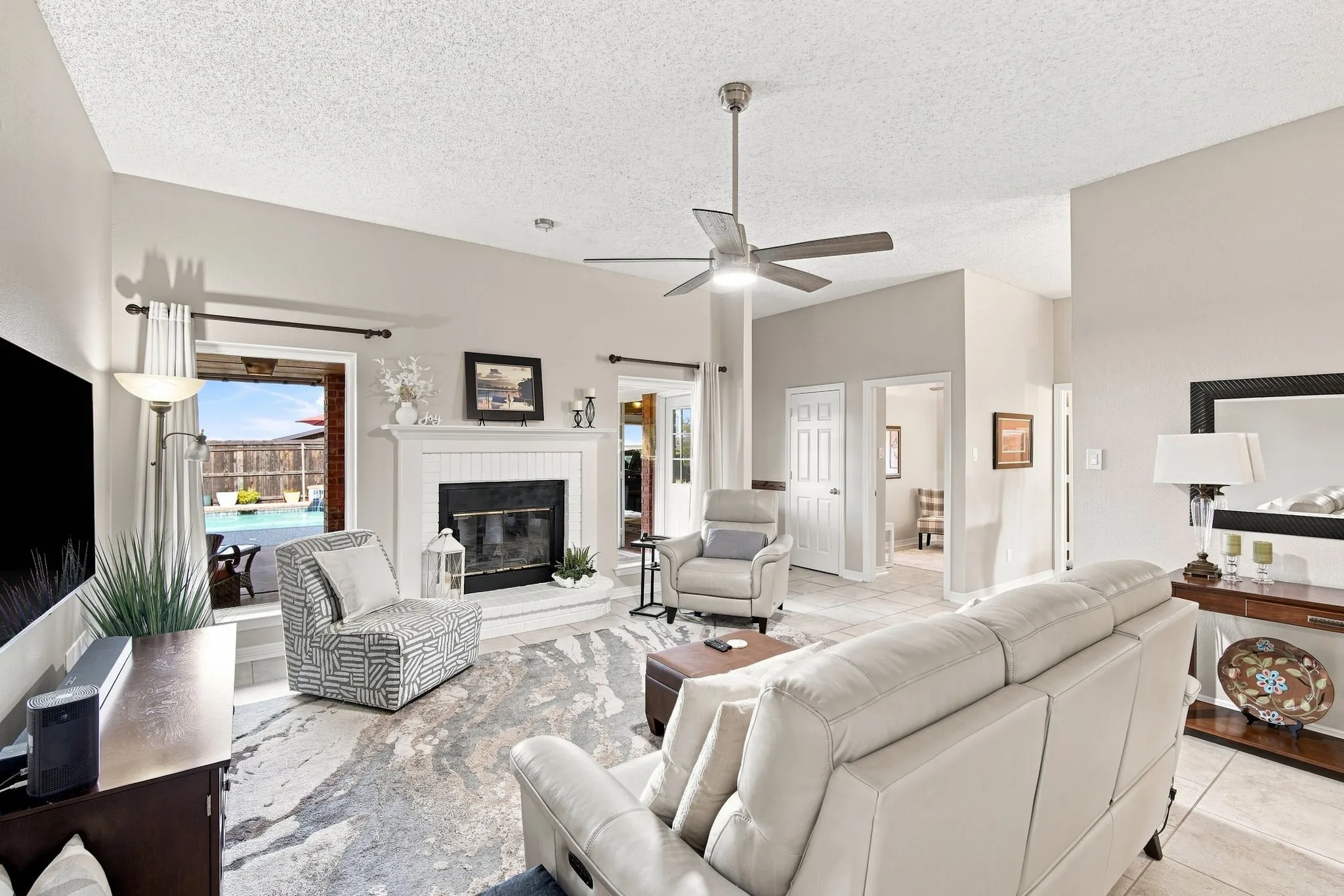 Single Family Residence For Sale in Ellis County , 214 Barbara Way, Red Oak, Texas 75154, 4 Bedroom, 3 Bathroom, 2 Garage spaces, 2,028 Sqft, built in 1993, mls#21371495, Real Estate Agent in Red Oak, Homes For Sale in Ellis county, Homes For Sale in Red Oak, Realtor in Red Oak Texas, Real Estate Brokerage Independent Realty Texas, Luminita Cordes Realtor