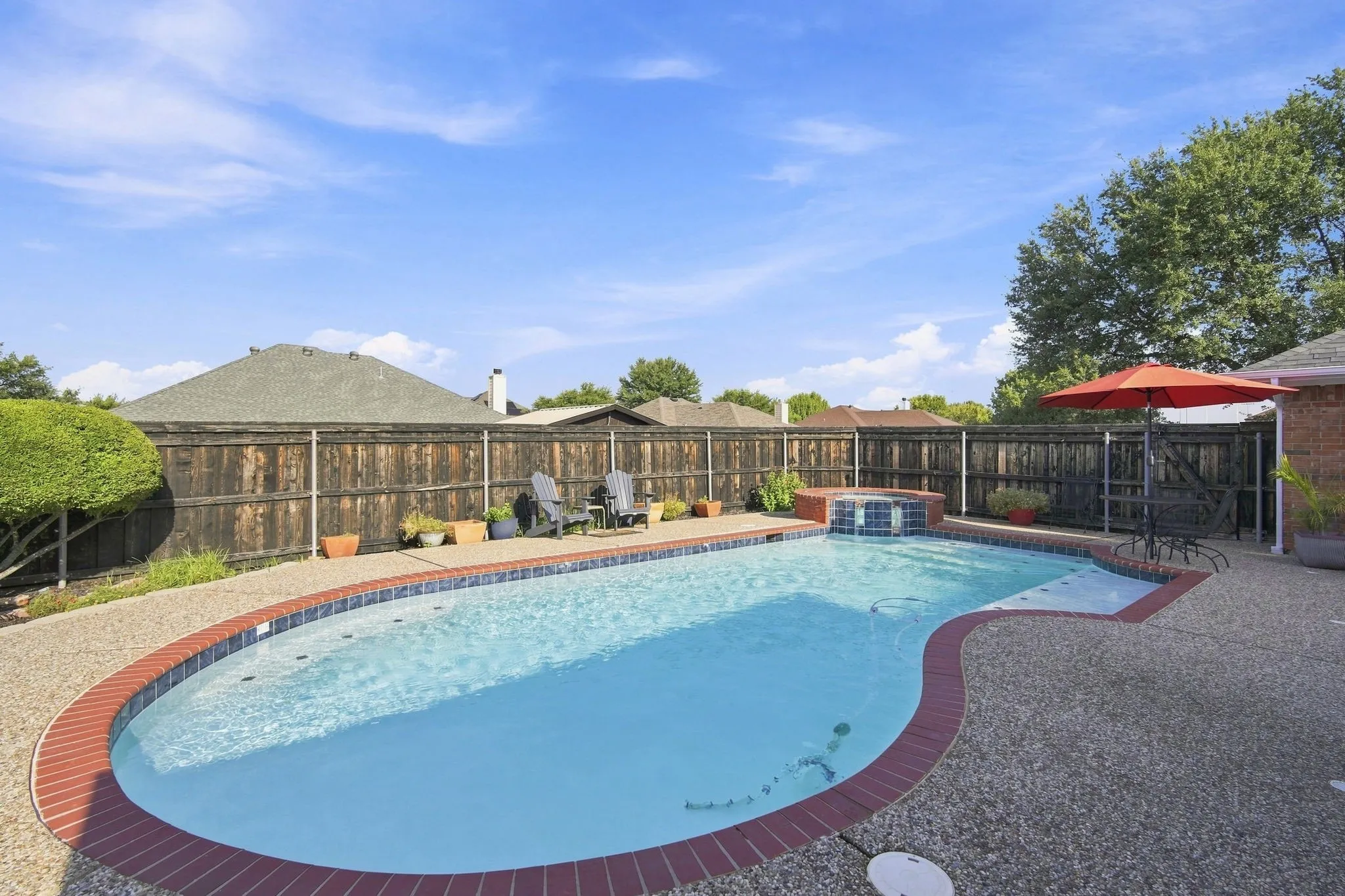 Single Family Residence For Sale in Ellis County , 214 Barbara Way, Red Oak, Texas 75154, 4 Bedroom, 3 Bathroom, 2 Garage spaces, 2,028 Sqft, built in 1993, mls#21371495, Real Estate Agent in Red Oak, Homes For Sale in Ellis county, Homes For Sale in Red Oak, Realtor in Red Oak Texas, Real Estate Brokerage Independent Realty Texas, Luminita Cordes Realtor