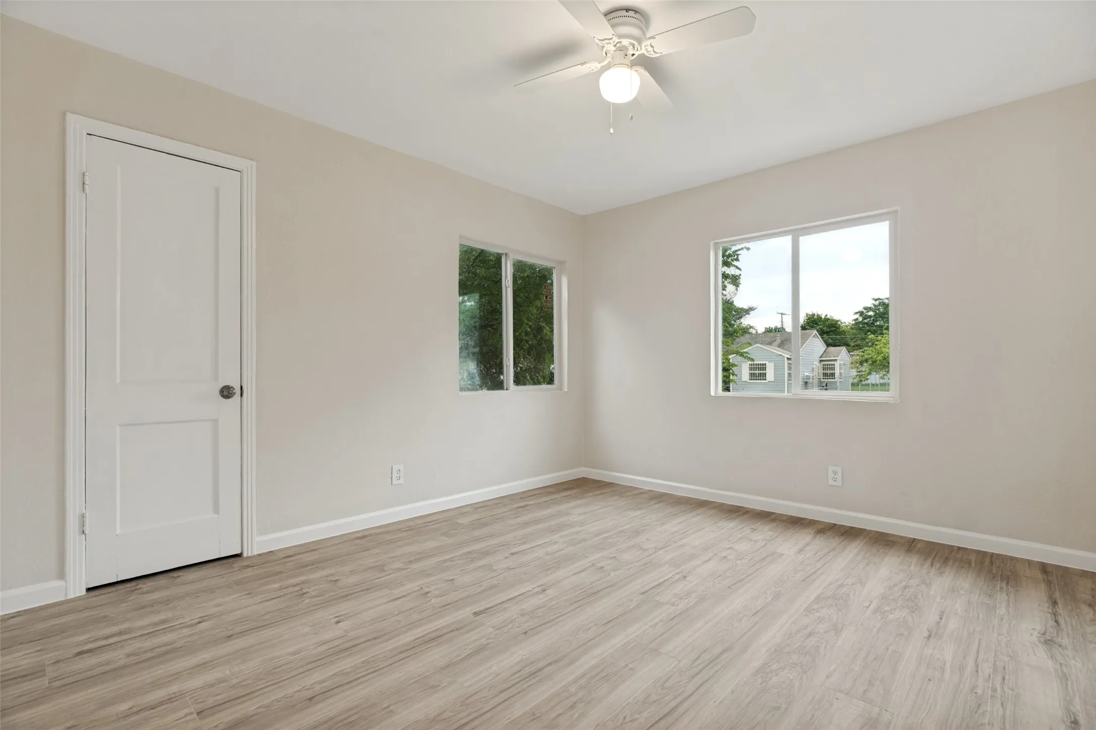 Single Family Residence For Sale in Dallas County , 1821 Overhill Lane, Dallas, Texas 75216, 4 Bedroom, 2 Bathroom, Garage spaces, 1,220 Sqft, built in 1948, mls#21371939, Real Estate Agent in Dallas, Homes For Sale in Dallas county, Homes For Sale in Dallas, Realtor in Dallas Texas, Real Estate Brokerage Independent Realty Texas, Luminita Cordes Realtor