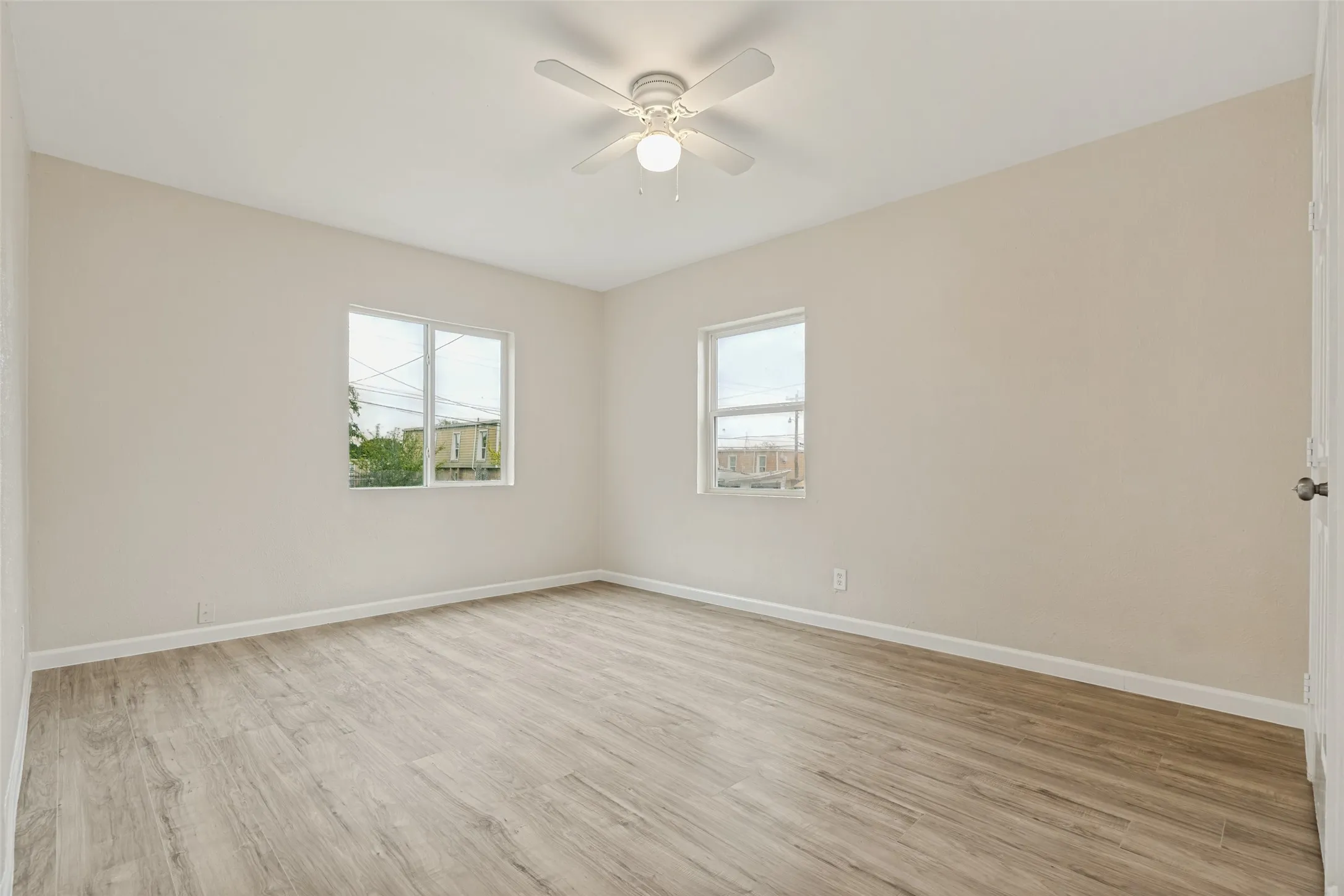 Single Family Residence For Sale in Dallas County , 1821 Overhill Lane, Dallas, Texas 75216, 4 Bedroom, 2 Bathroom, Garage spaces, 1,220 Sqft, built in 1948, mls#21371939, Real Estate Agent in Dallas, Homes For Sale in Dallas county, Homes For Sale in Dallas, Realtor in Dallas Texas, Real Estate Brokerage Independent Realty Texas, Luminita Cordes Realtor