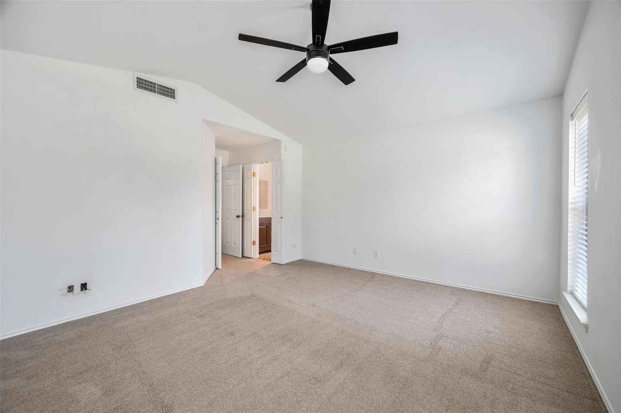 Single Family Residence For Rent in Denton County , 4025 Pepperwood Drive, Flower Mound, Texas 75028, 4 Bedroom, 2 Bathroom, 2 Garage spaces, 1,775 Sqft, built in 1982, mls#21341099, Real Estate Agent in Flower Mound, Homes For Rent in Denton county, Homes For Rent in Flower Mound, Realtor in Flower Mound Texas, Real Estate Brokerage Independent Realty Texas, Luminita Cordes Realtor