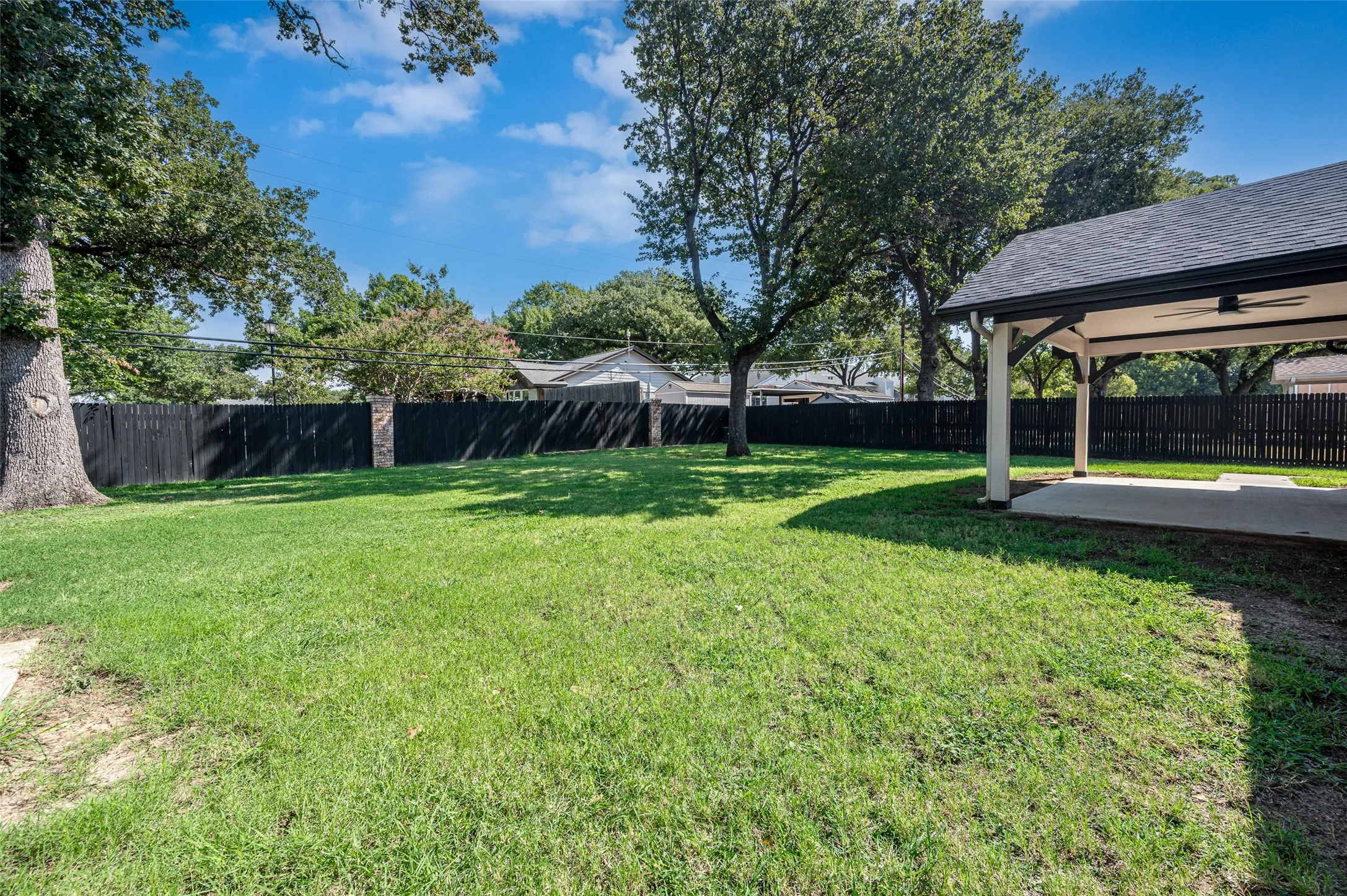 Single Family Residence For Rent in Denton County , 4025 Pepperwood Drive, Flower Mound, Texas 75028, 4 Bedroom, 2 Bathroom, 2 Garage spaces, 1,775 Sqft, built in 1982, mls#21341099, Real Estate Agent in Flower Mound, Homes For Rent in Denton county, Homes For Rent in Flower Mound, Realtor in Flower Mound Texas, Real Estate Brokerage Independent Realty Texas, Luminita Cordes Realtor
