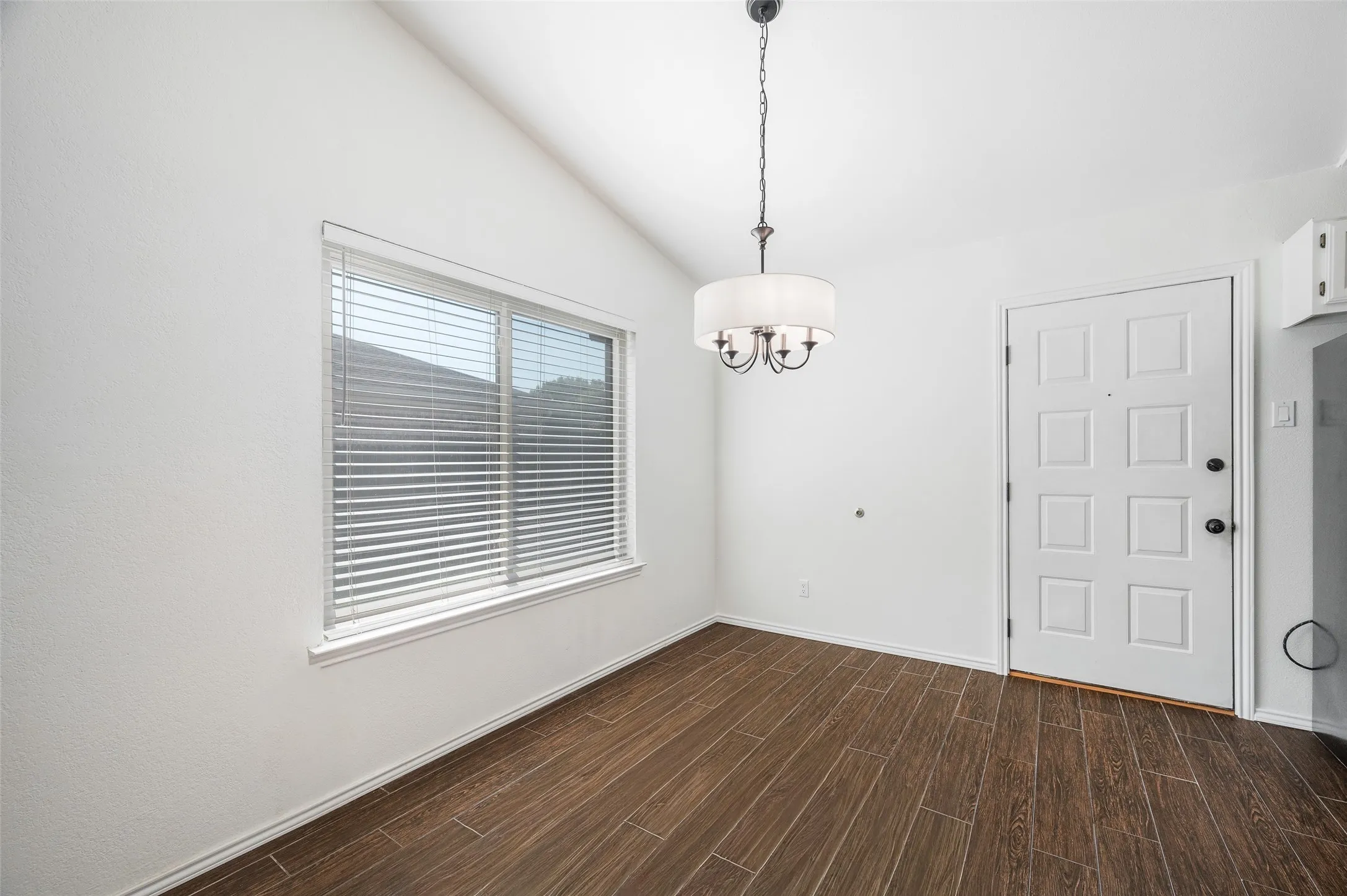 Single Family Residence For Rent in Denton County , 4025 Pepperwood Drive, Flower Mound, Texas 75028, 4 Bedroom, 2 Bathroom, 2 Garage spaces, 1,775 Sqft, built in 1982, mls#21341099, Real Estate Agent in Flower Mound, Homes For Rent in Denton county, Homes For Rent in Flower Mound, Realtor in Flower Mound Texas, Real Estate Brokerage Independent Realty Texas, Luminita Cordes Realtor