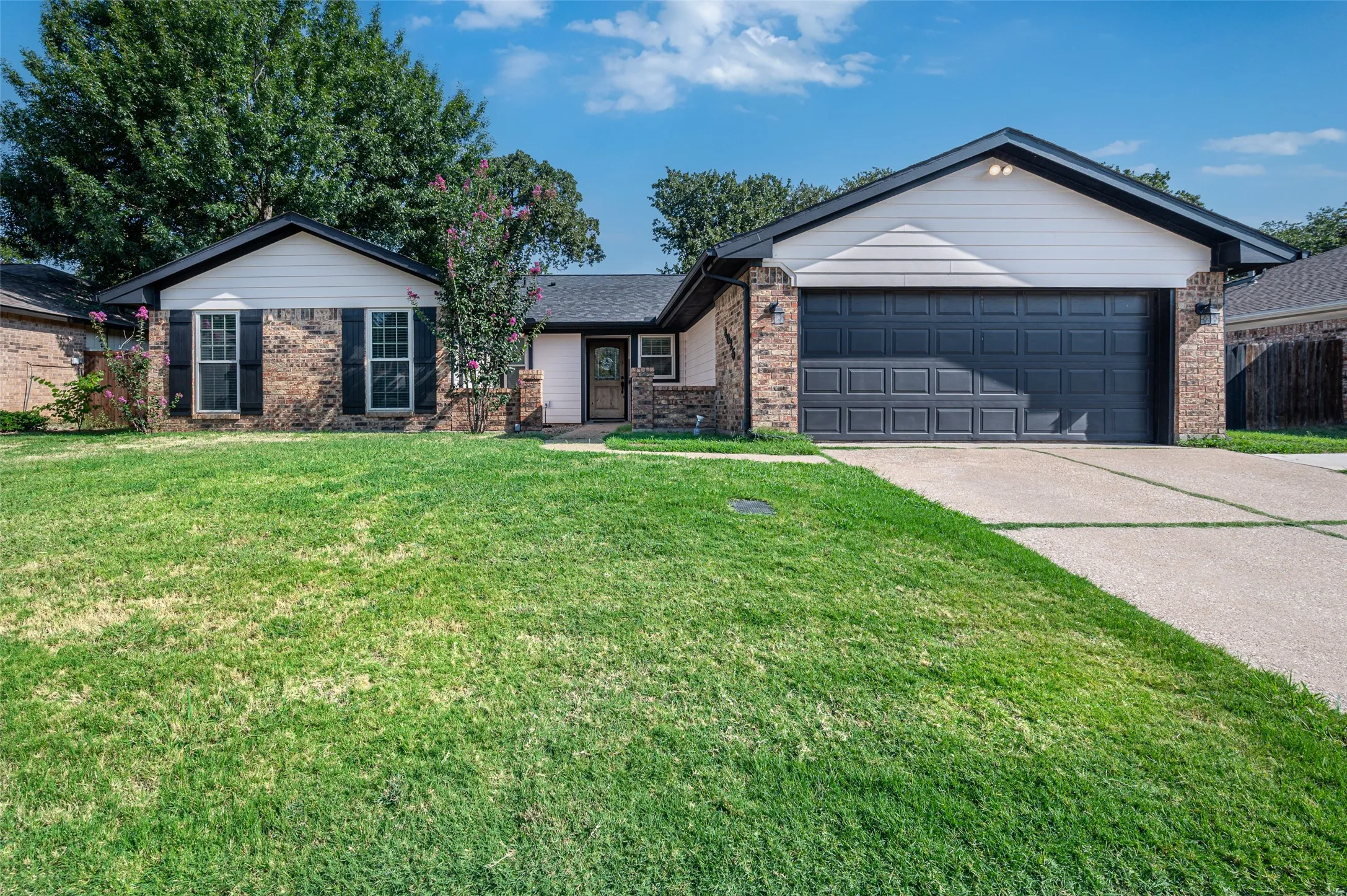 Single Family Residence For Rent in Denton County , 4025 Pepperwood Drive, Flower Mound, Texas 75028, 4 Bedroom, 2 Bathroom, 2 Garage spaces, 1,775 Sqft, built in 1982, mls#21341099, Real Estate Agent in Flower Mound, Homes For Rent in Denton county, Homes For Rent in Flower Mound, Realtor in Flower Mound Texas, Real Estate Brokerage Independent Realty Texas, Luminita Cordes Realtor