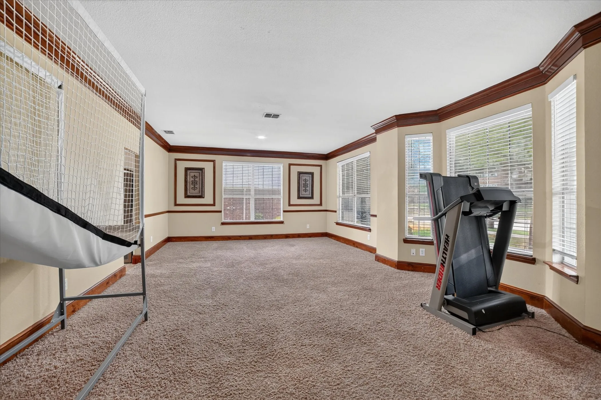 Single Family Residence For Sale in Dallas County , 5002 Petersburg Drive, Rowlett, Texas 75088, 5 Bedroom, 3 Bathroom, 2 Garage spaces, 3,898 Sqft, built in 1999, mls#21369474, Real Estate Agent in Rowlett, Homes For Sale in Dallas county, Homes For Sale in Rowlett, Realtor in Rowlett Texas, Real Estate Brokerage Independent Realty Texas, Luminita Cordes Realtor