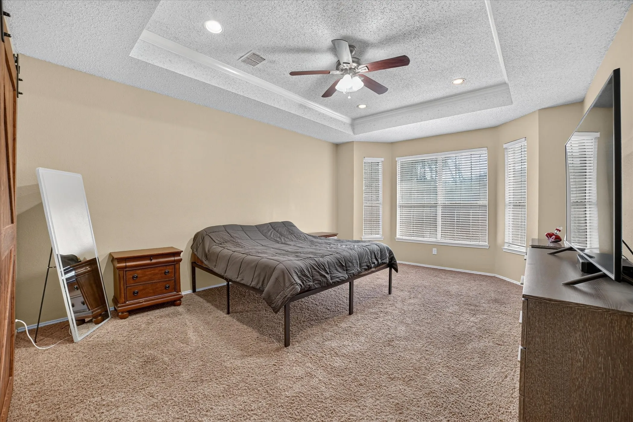 Single Family Residence For Sale in Dallas County , 5002 Petersburg Drive, Rowlett, Texas 75088, 5 Bedroom, 3 Bathroom, 2 Garage spaces, 3,898 Sqft, built in 1999, mls#21369474, Real Estate Agent in Rowlett, Homes For Sale in Dallas county, Homes For Sale in Rowlett, Realtor in Rowlett Texas, Real Estate Brokerage Independent Realty Texas, Luminita Cordes Realtor