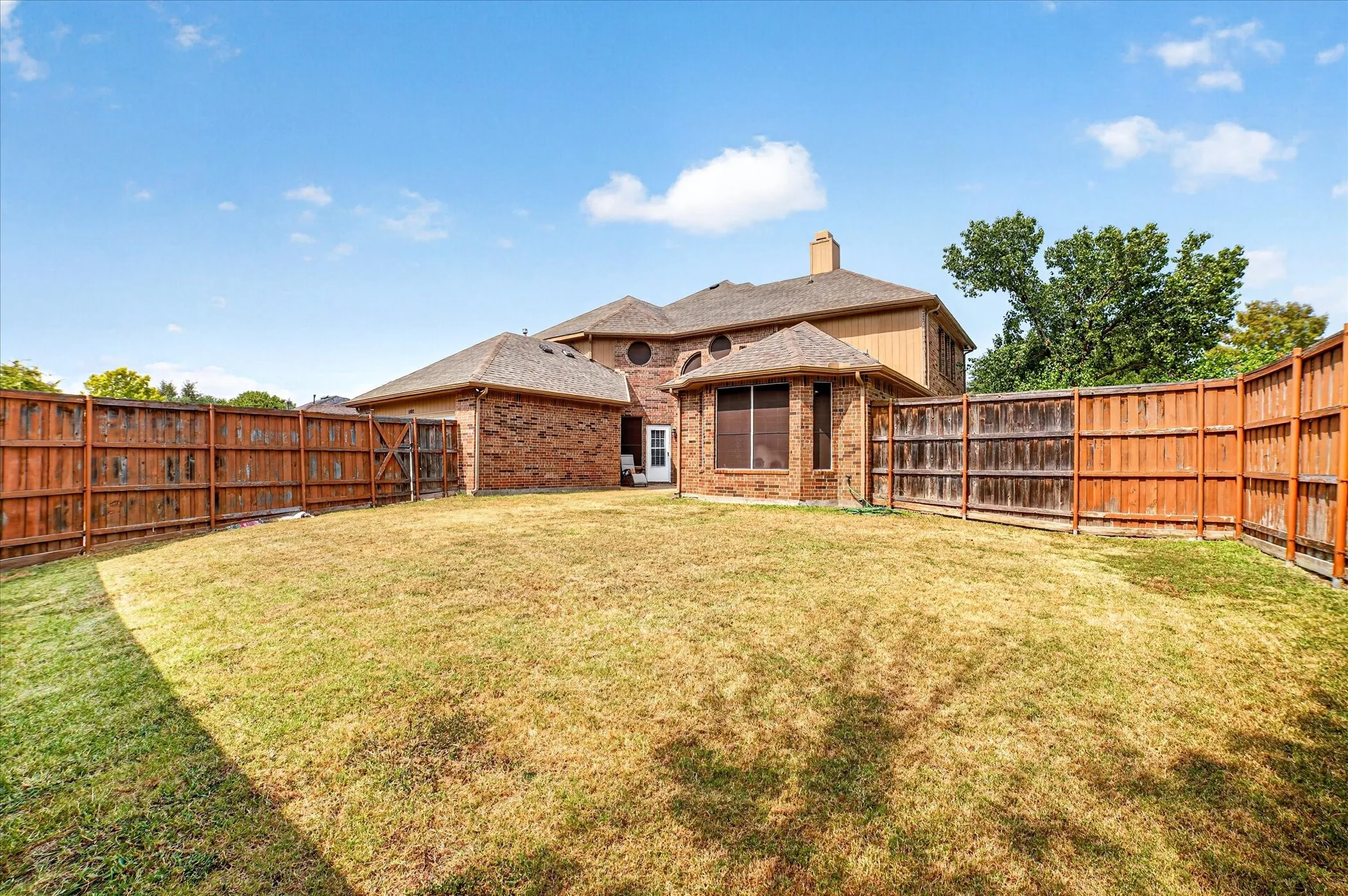 Single Family Residence For Sale in Dallas County , 5002 Petersburg Drive, Rowlett, Texas 75088, 5 Bedroom, 3 Bathroom, 2 Garage spaces, 3,898 Sqft, built in 1999, mls#21369474, Real Estate Agent in Rowlett, Homes For Sale in Dallas county, Homes For Sale in Rowlett, Realtor in Rowlett Texas, Real Estate Brokerage Independent Realty Texas, Luminita Cordes Realtor