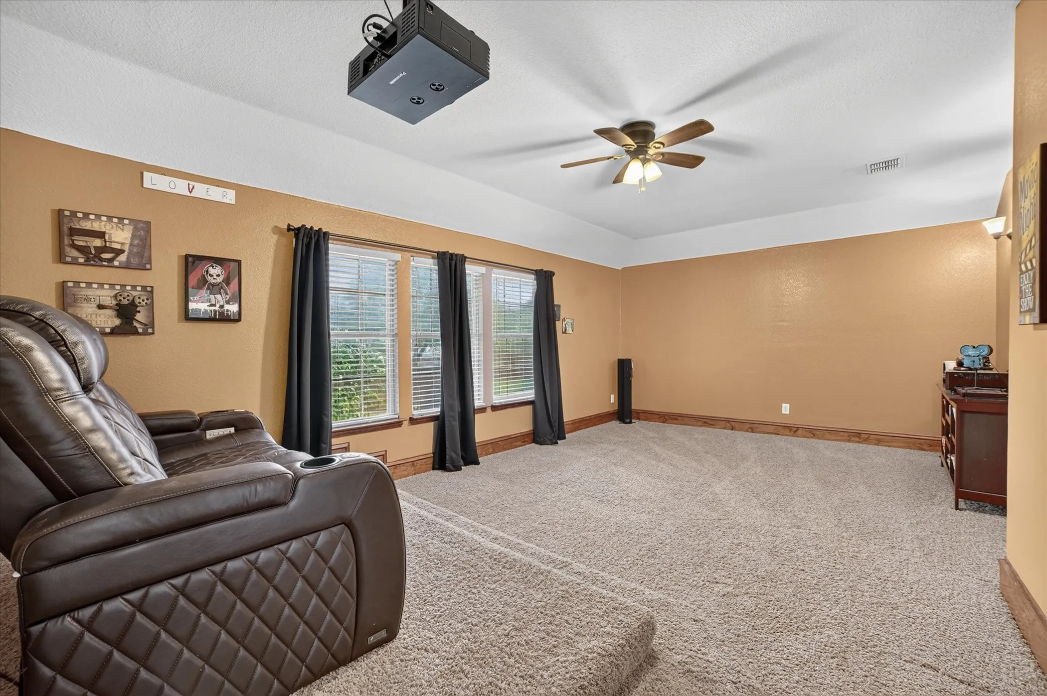 Single Family Residence For Sale in Dallas County , 5002 Petersburg Drive, Rowlett, Texas 75088, 5 Bedroom, 3 Bathroom, 2 Garage spaces, 3,898 Sqft, built in 1999, mls#21369474, Real Estate Agent in Rowlett, Homes For Sale in Dallas county, Homes For Sale in Rowlett, Realtor in Rowlett Texas, Real Estate Brokerage Independent Realty Texas, Luminita Cordes Realtor