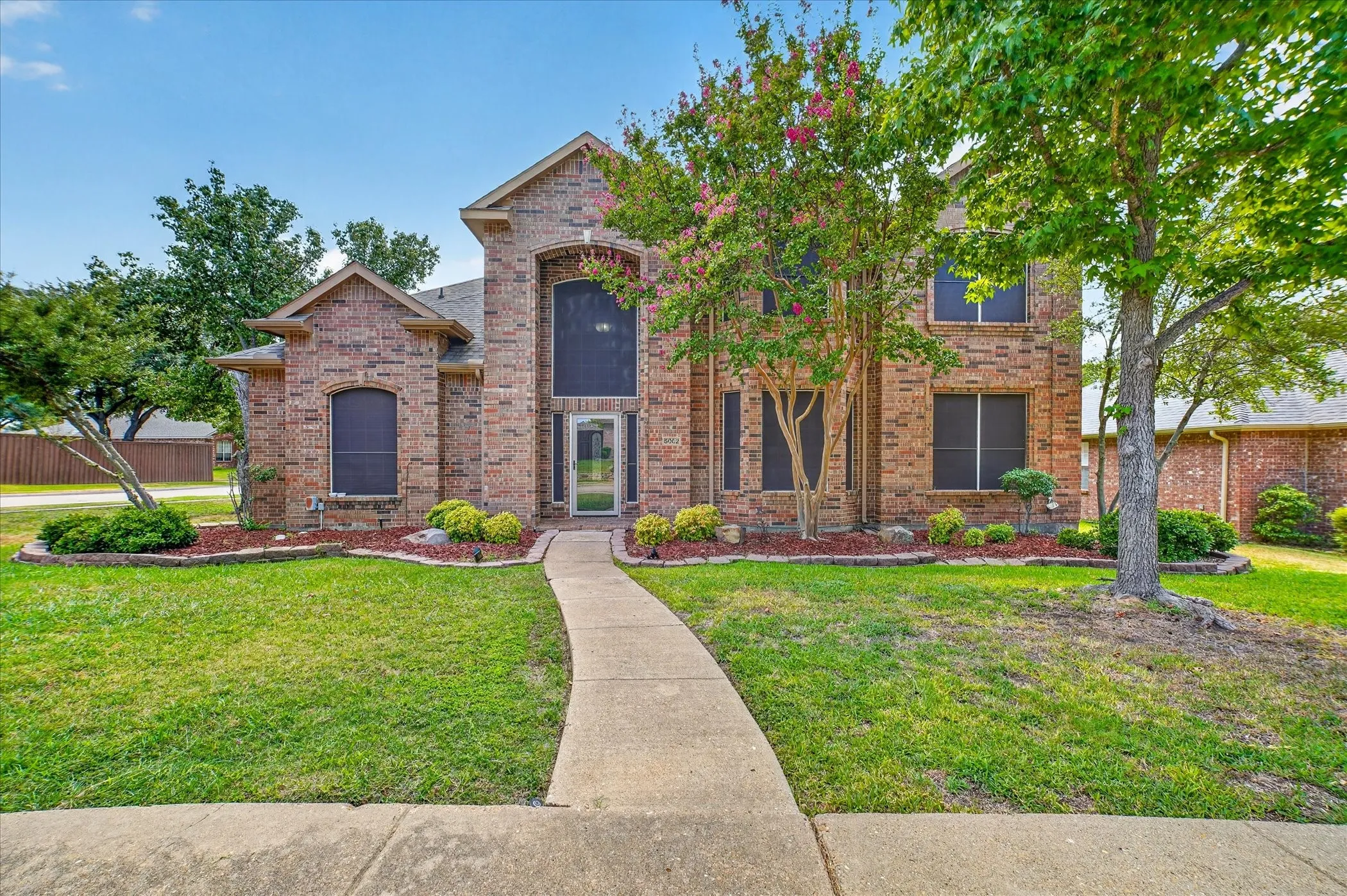 Single Family Residence For Sale in Dallas County , 5002 Petersburg Drive, Rowlett, Texas 75088, 5 Bedroom, 3 Bathroom, 2 Garage spaces, 3,898 Sqft, built in 1999, mls#21369474, Real Estate Agent in Rowlett, Homes For Sale in Dallas county, Homes For Sale in Rowlett, Realtor in Rowlett Texas, Real Estate Brokerage Independent Realty Texas, Luminita Cordes Realtor