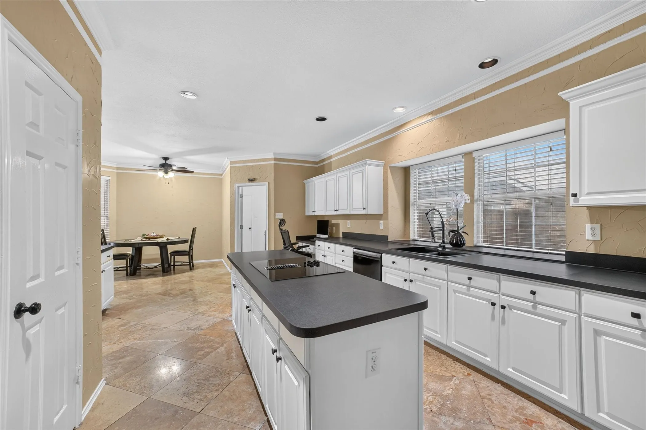 Single Family Residence For Sale in Dallas County , 5002 Petersburg Drive, Rowlett, Texas 75088, 5 Bedroom, 3 Bathroom, 2 Garage spaces, 3,898 Sqft, built in 1999, mls#21369474, Real Estate Agent in Rowlett, Homes For Sale in Dallas county, Homes For Sale in Rowlett, Realtor in Rowlett Texas, Real Estate Brokerage Independent Realty Texas, Luminita Cordes Realtor