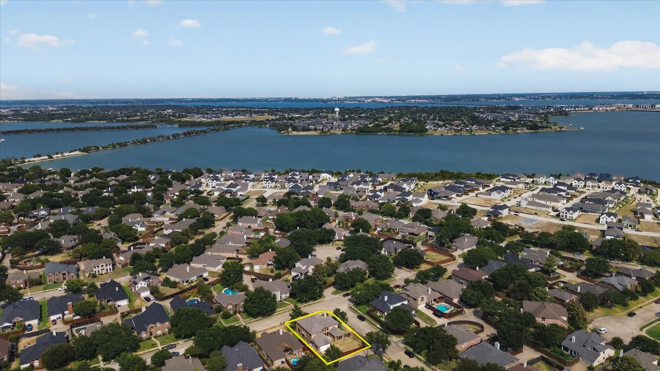 Single Family Residence For Sale in Dallas County , 5002 Petersburg Drive, Rowlett, Texas 75088, 5 Bedroom, 3 Bathroom, 2 Garage spaces, 3,898 Sqft, built in 1999, mls#21369474, Real Estate Agent in Rowlett, Homes For Sale in Dallas county, Homes For Sale in Rowlett, Realtor in Rowlett Texas, Real Estate Brokerage Independent Realty Texas, Luminita Cordes Realtor