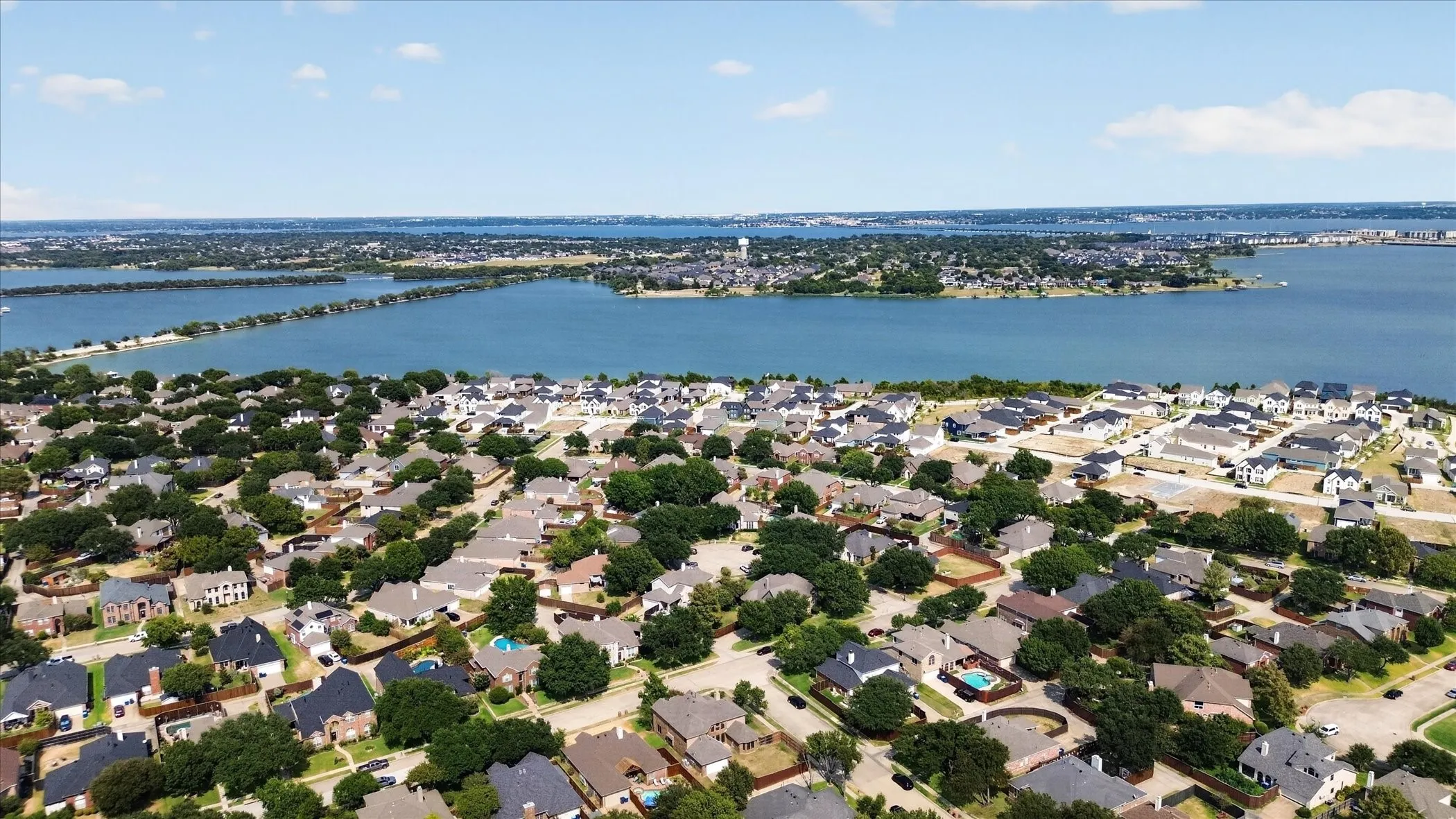 Single Family Residence For Sale in Dallas County , 5002 Petersburg Drive, Rowlett, Texas 75088, 5 Bedroom, 3 Bathroom, 2 Garage spaces, 3,898 Sqft, built in 1999, mls#21369474, Real Estate Agent in Rowlett, Homes For Sale in Dallas county, Homes For Sale in Rowlett, Realtor in Rowlett Texas, Real Estate Brokerage Independent Realty Texas, Luminita Cordes Realtor