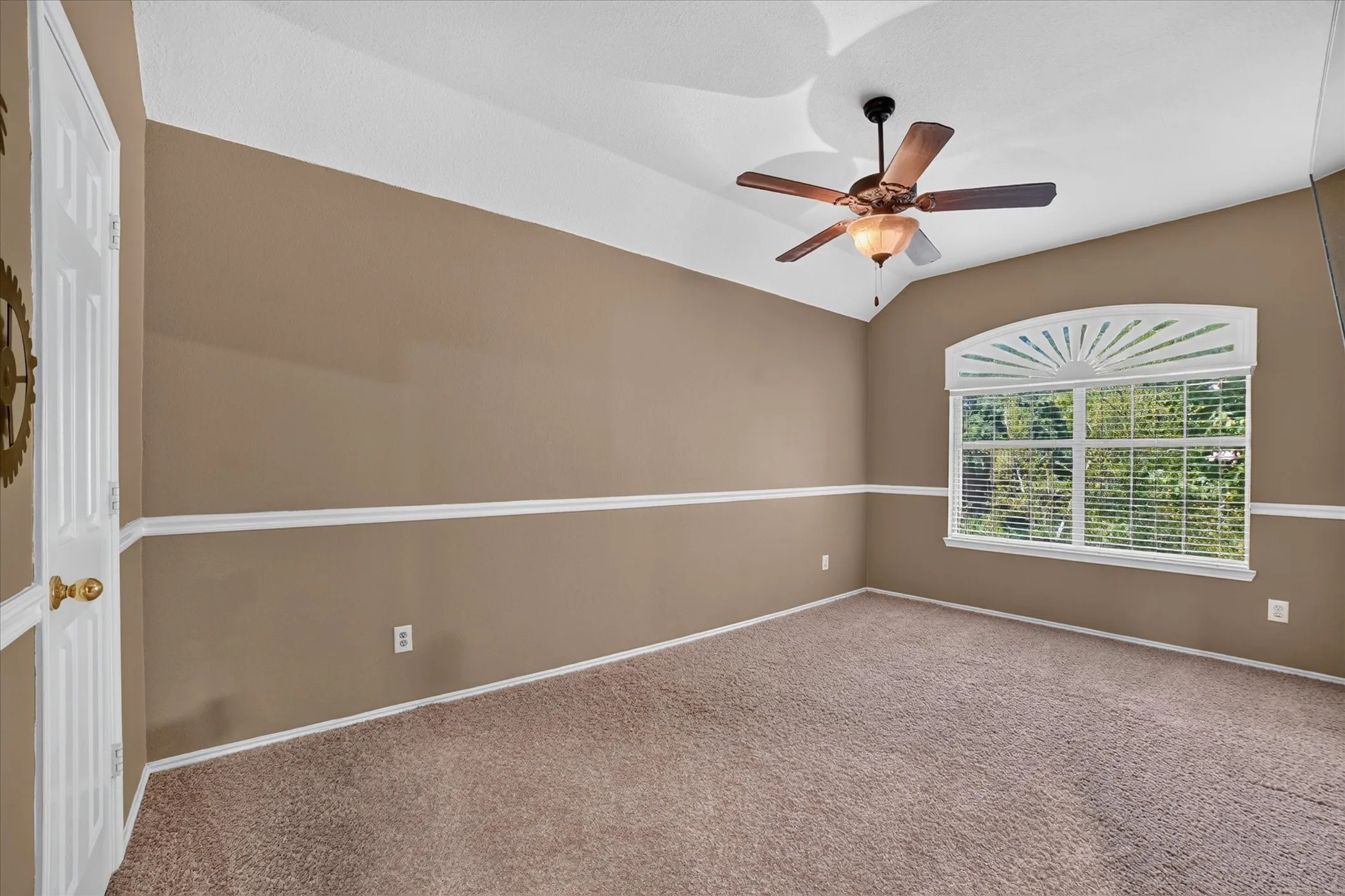 Single Family Residence For Sale in Dallas County , 5002 Petersburg Drive, Rowlett, Texas 75088, 5 Bedroom, 3 Bathroom, 2 Garage spaces, 3,898 Sqft, built in 1999, mls#21369474, Real Estate Agent in Rowlett, Homes For Sale in Dallas county, Homes For Sale in Rowlett, Realtor in Rowlett Texas, Real Estate Brokerage Independent Realty Texas, Luminita Cordes Realtor