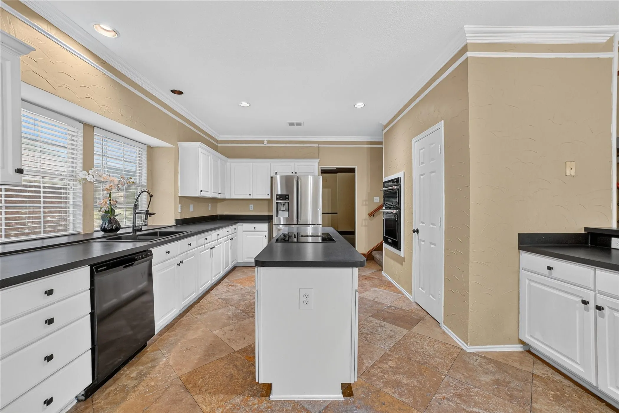 Single Family Residence For Sale in Dallas County , 5002 Petersburg Drive, Rowlett, Texas 75088, 5 Bedroom, 3 Bathroom, 2 Garage spaces, 3,898 Sqft, built in 1999, mls#21369474, Real Estate Agent in Rowlett, Homes For Sale in Dallas county, Homes For Sale in Rowlett, Realtor in Rowlett Texas, Real Estate Brokerage Independent Realty Texas, Luminita Cordes Realtor