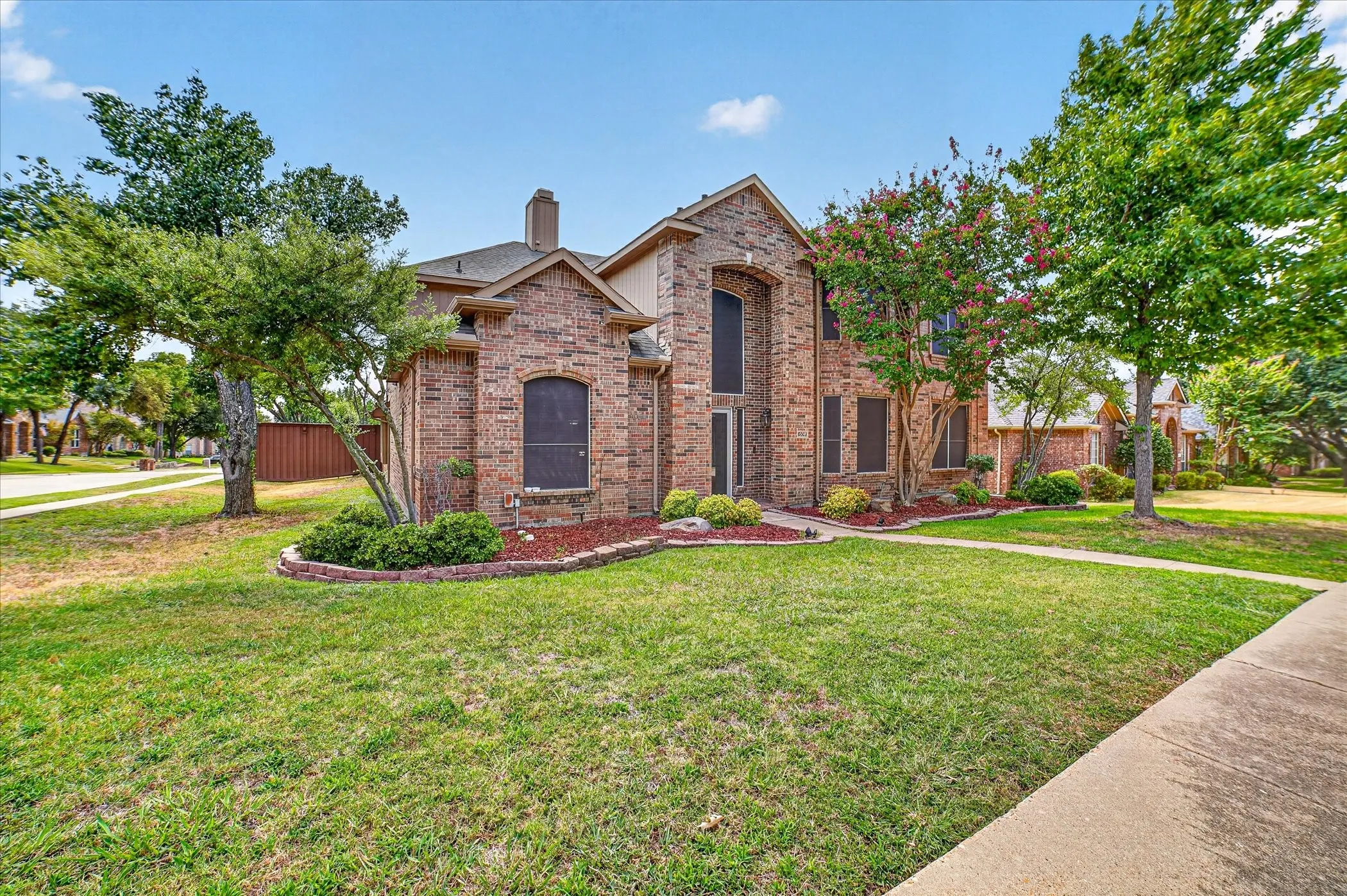 Single Family Residence For Sale in Dallas County , 5002 Petersburg Drive, Rowlett, Texas 75088, 5 Bedroom, 3 Bathroom, 2 Garage spaces, 3,898 Sqft, built in 1999, mls#21369474, Real Estate Agent in Rowlett, Homes For Sale in Dallas county, Homes For Sale in Rowlett, Realtor in Rowlett Texas, Real Estate Brokerage Independent Realty Texas, Luminita Cordes Realtor