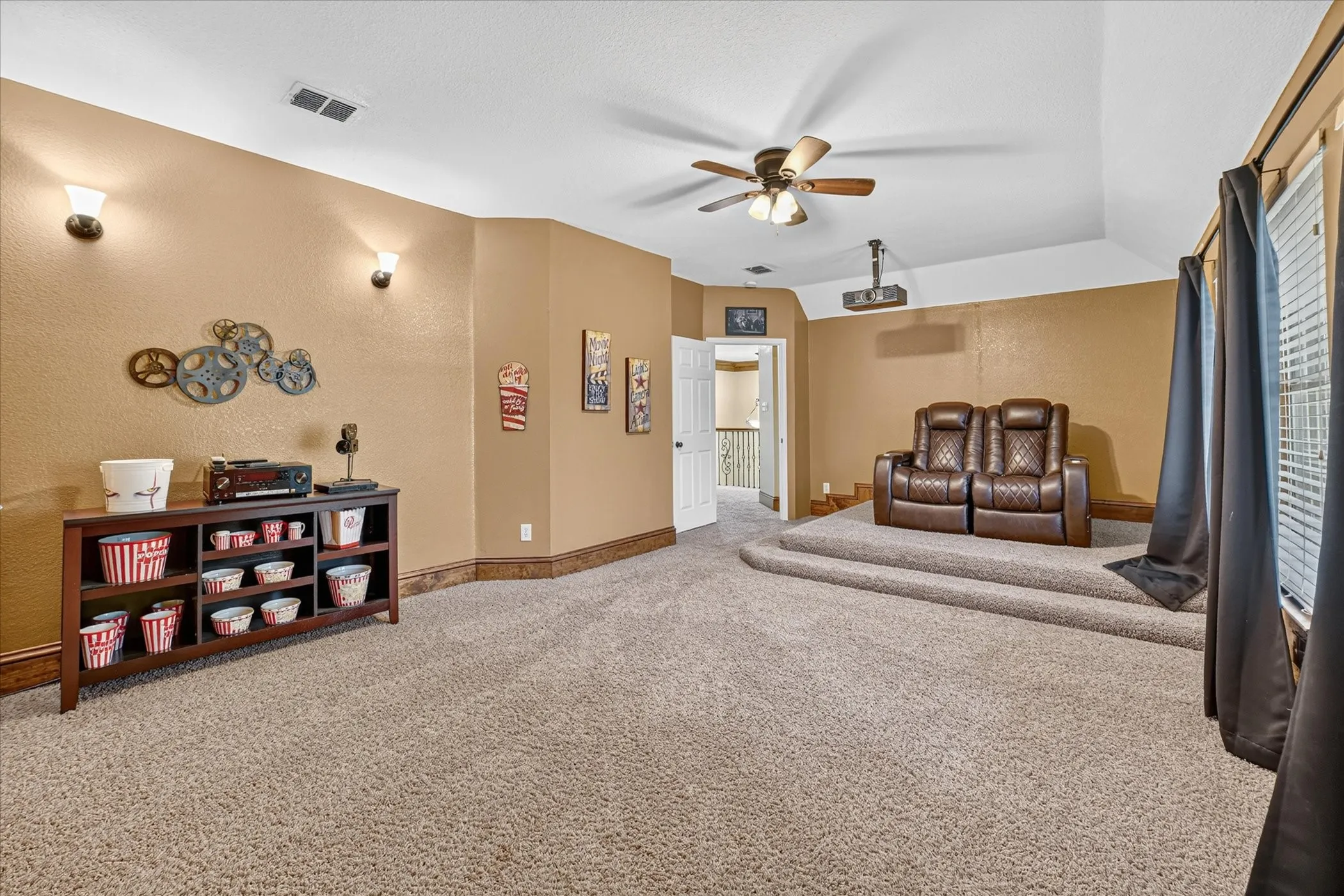 Single Family Residence For Sale in Dallas County , 5002 Petersburg Drive, Rowlett, Texas 75088, 5 Bedroom, 3 Bathroom, 2 Garage spaces, 3,898 Sqft, built in 1999, mls#21369474, Real Estate Agent in Rowlett, Homes For Sale in Dallas county, Homes For Sale in Rowlett, Realtor in Rowlett Texas, Real Estate Brokerage Independent Realty Texas, Luminita Cordes Realtor