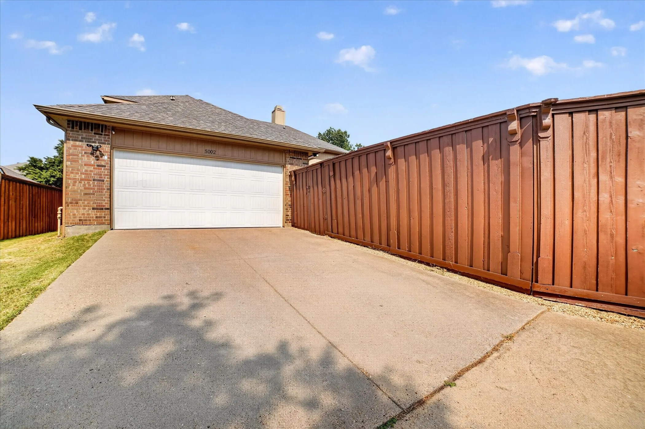 Single Family Residence For Sale in Dallas County , 5002 Petersburg Drive, Rowlett, Texas 75088, 5 Bedroom, 3 Bathroom, 2 Garage spaces, 3,898 Sqft, built in 1999, mls#21369474, Real Estate Agent in Rowlett, Homes For Sale in Dallas county, Homes For Sale in Rowlett, Realtor in Rowlett Texas, Real Estate Brokerage Independent Realty Texas, Luminita Cordes Realtor