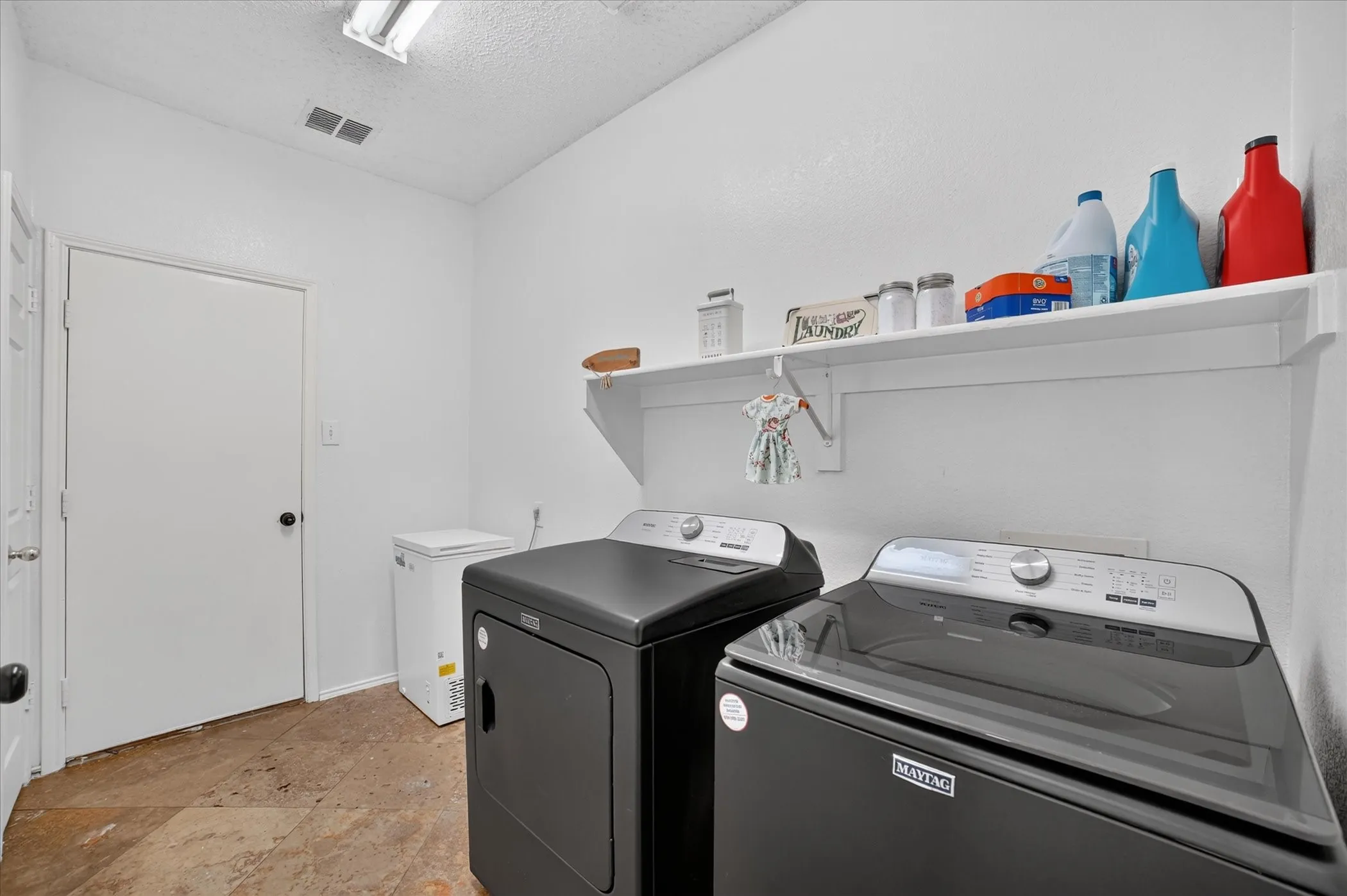 Single Family Residence For Sale in Dallas County , 5002 Petersburg Drive, Rowlett, Texas 75088, 5 Bedroom, 3 Bathroom, 2 Garage spaces, 3,898 Sqft, built in 1999, mls#21369474, Real Estate Agent in Rowlett, Homes For Sale in Dallas county, Homes For Sale in Rowlett, Realtor in Rowlett Texas, Real Estate Brokerage Independent Realty Texas, Luminita Cordes Realtor