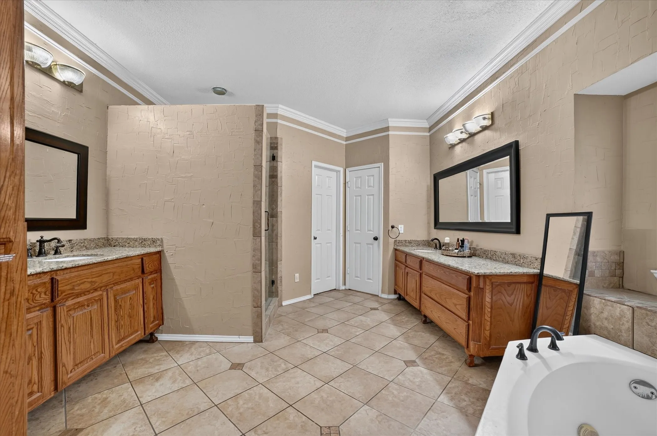 Single Family Residence For Sale in Dallas County , 5002 Petersburg Drive, Rowlett, Texas 75088, 5 Bedroom, 3 Bathroom, 2 Garage spaces, 3,898 Sqft, built in 1999, mls#21369474, Real Estate Agent in Rowlett, Homes For Sale in Dallas county, Homes For Sale in Rowlett, Realtor in Rowlett Texas, Real Estate Brokerage Independent Realty Texas, Luminita Cordes Realtor