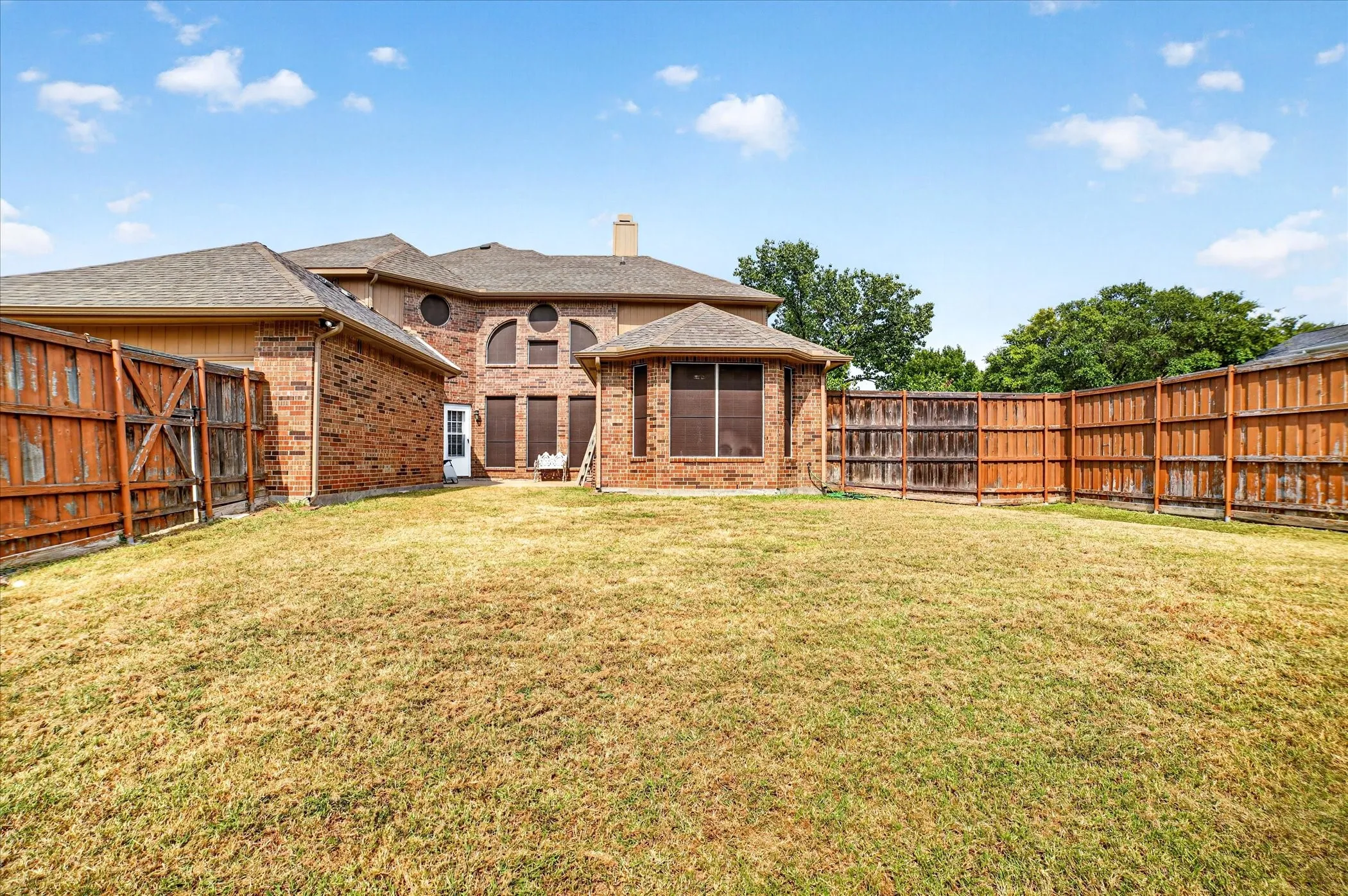 Single Family Residence For Sale in Dallas County , 5002 Petersburg Drive, Rowlett, Texas 75088, 5 Bedroom, 3 Bathroom, 2 Garage spaces, 3,898 Sqft, built in 1999, mls#21369474, Real Estate Agent in Rowlett, Homes For Sale in Dallas county, Homes For Sale in Rowlett, Realtor in Rowlett Texas, Real Estate Brokerage Independent Realty Texas, Luminita Cordes Realtor