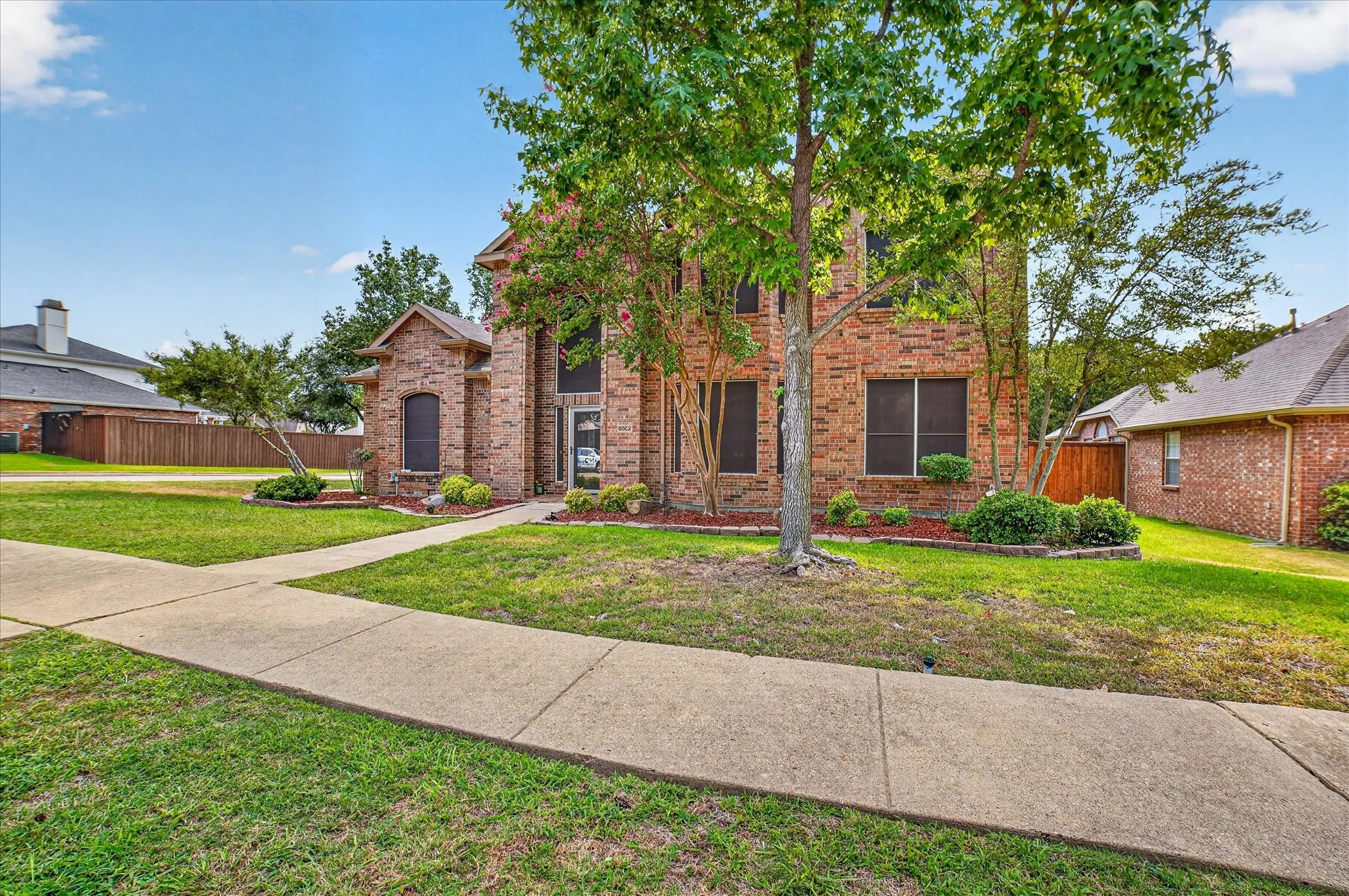 Single Family Residence For Sale in Dallas County , 5002 Petersburg Drive, Rowlett, Texas 75088, 5 Bedroom, 3 Bathroom, 2 Garage spaces, 3,898 Sqft, built in 1999, mls#21369474, Real Estate Agent in Rowlett, Homes For Sale in Dallas county, Homes For Sale in Rowlett, Realtor in Rowlett Texas, Real Estate Brokerage Independent Realty Texas, Luminita Cordes Realtor