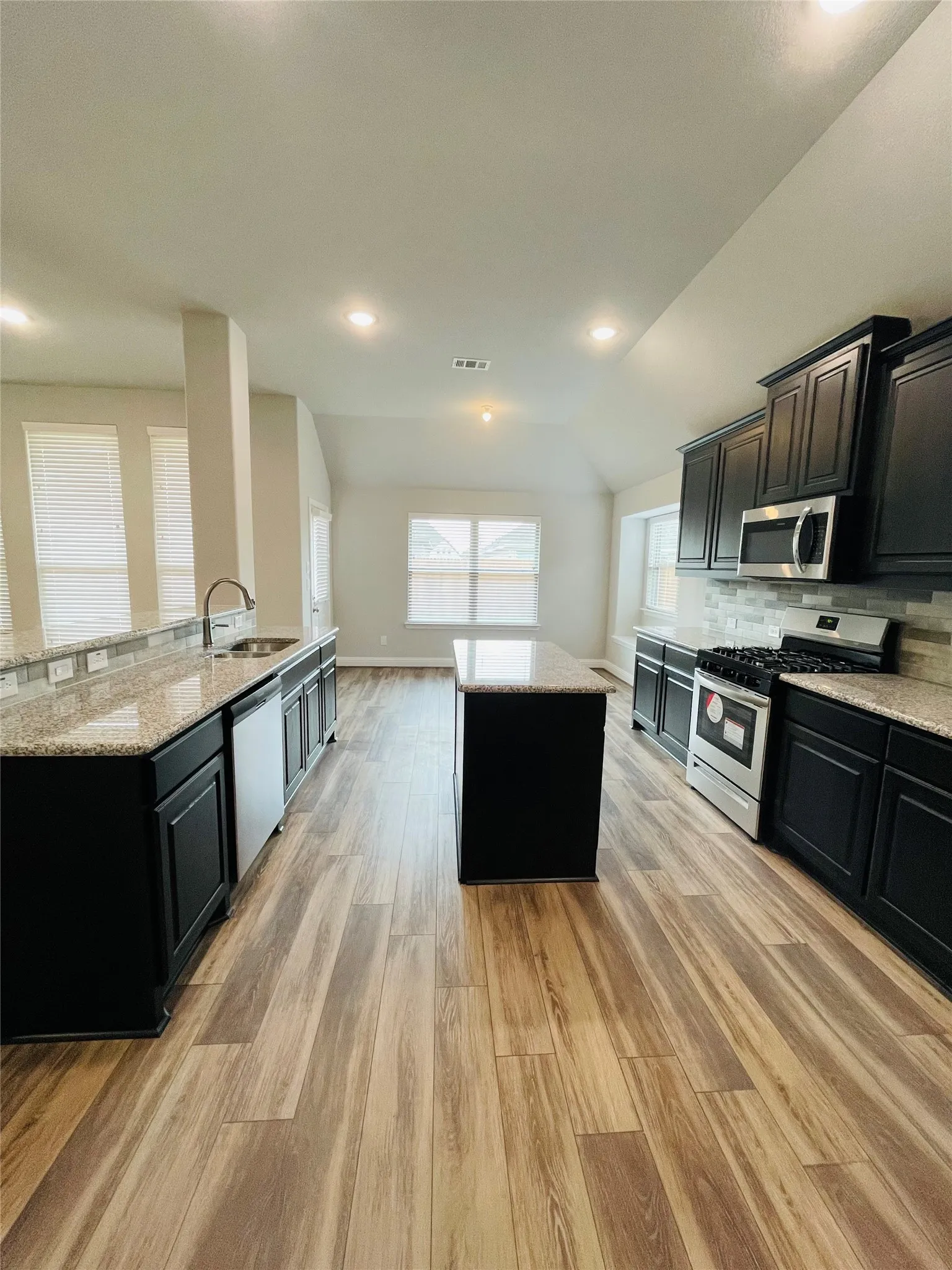 Single Family Residence For Rent in Kaufman County , 337 Van Buren Drive, Forney, Texas 75126, 4 Bedroom, 2 Bathroom, 2 Garage spaces, 2,064 Sqft, built in 2021, mls#21371941, Real Estate Agent in Forney, Homes For Rent in Kaufman county, Homes For Rent in Forney, Realtor in Forney Texas, Real Estate Brokerage Independent Realty Texas, Luminita Cordes Realtor
