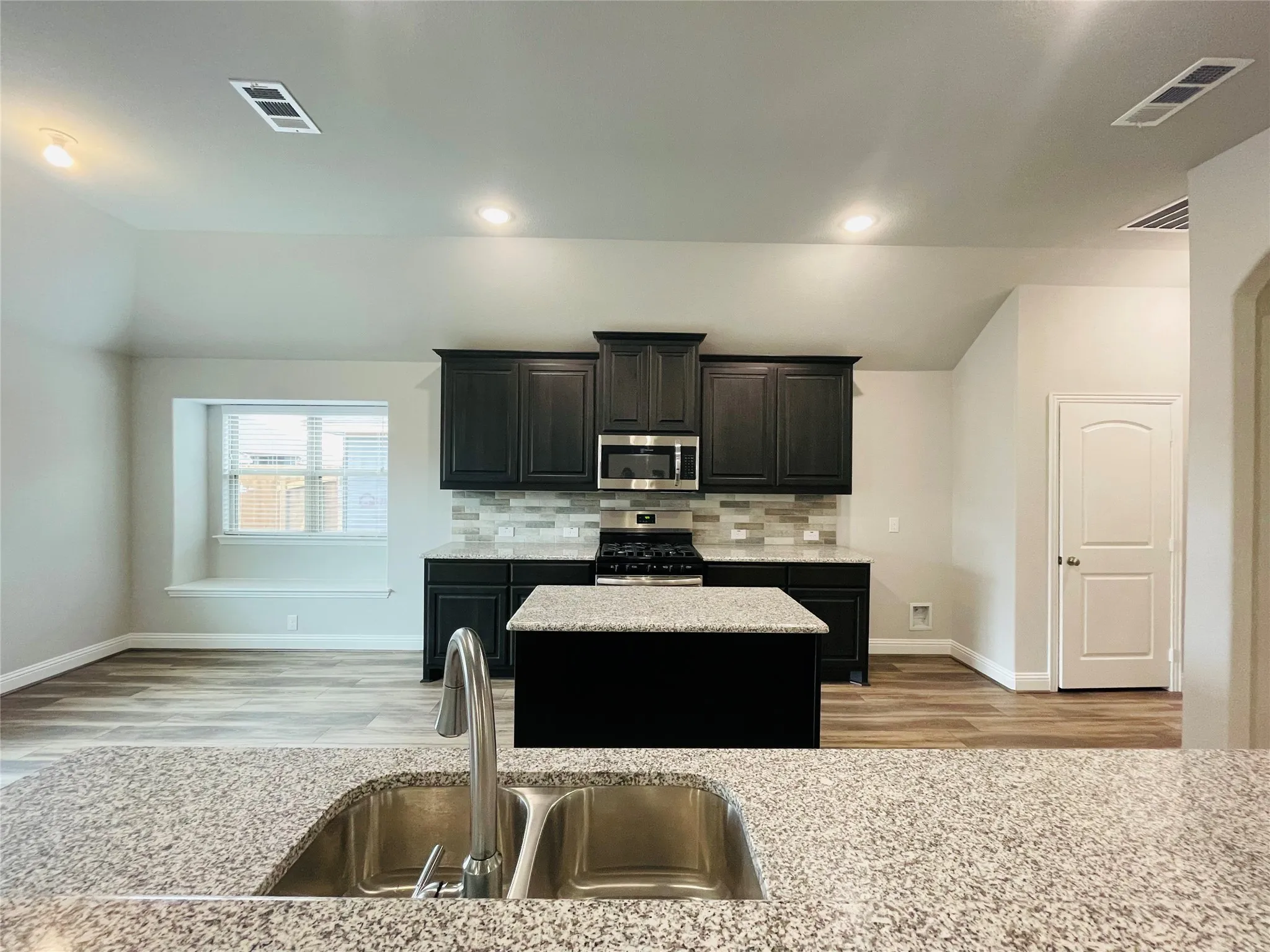 Single Family Residence For Rent in Kaufman County , 337 Van Buren Drive, Forney, Texas 75126, 4 Bedroom, 2 Bathroom, 2 Garage spaces, 2,064 Sqft, built in 2021, mls#21371941, Real Estate Agent in Forney, Homes For Rent in Kaufman county, Homes For Rent in Forney, Realtor in Forney Texas, Real Estate Brokerage Independent Realty Texas, Luminita Cordes Realtor