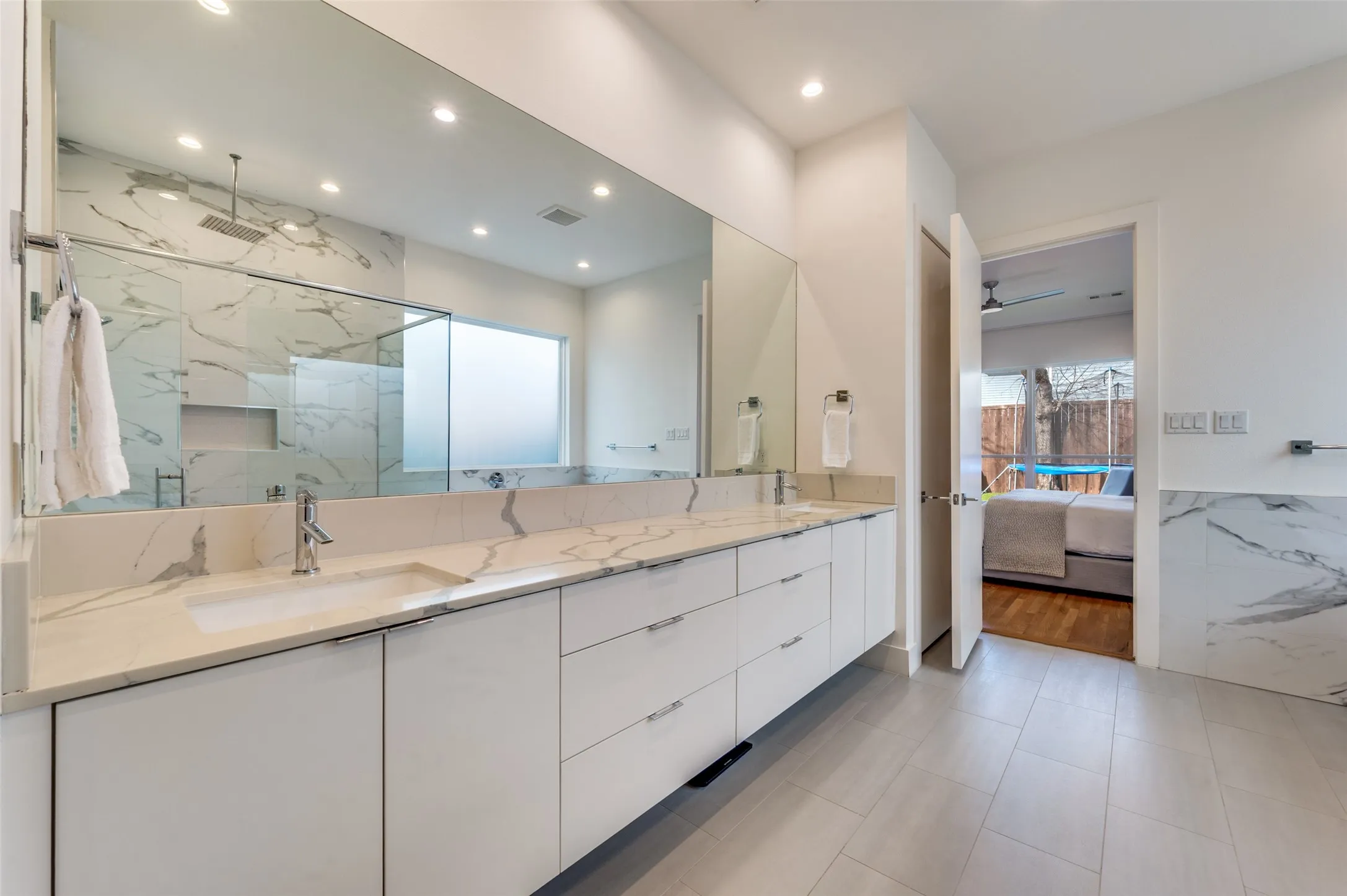 Single Family Residence For Rent in Dallas County , 3925 Lively Lane, Dallas, Texas 75220, 4 Bedroom, 4 Bathroom, 2 Garage spaces, 3,136 Sqft, built in 2019, mls#21371661, Real Estate Agent in Dallas, Homes For Rent in Dallas county, Homes For Rent in Dallas, Realtor in Dallas Texas, Real Estate Brokerage Independent Realty Texas, Luminita Cordes Realtor