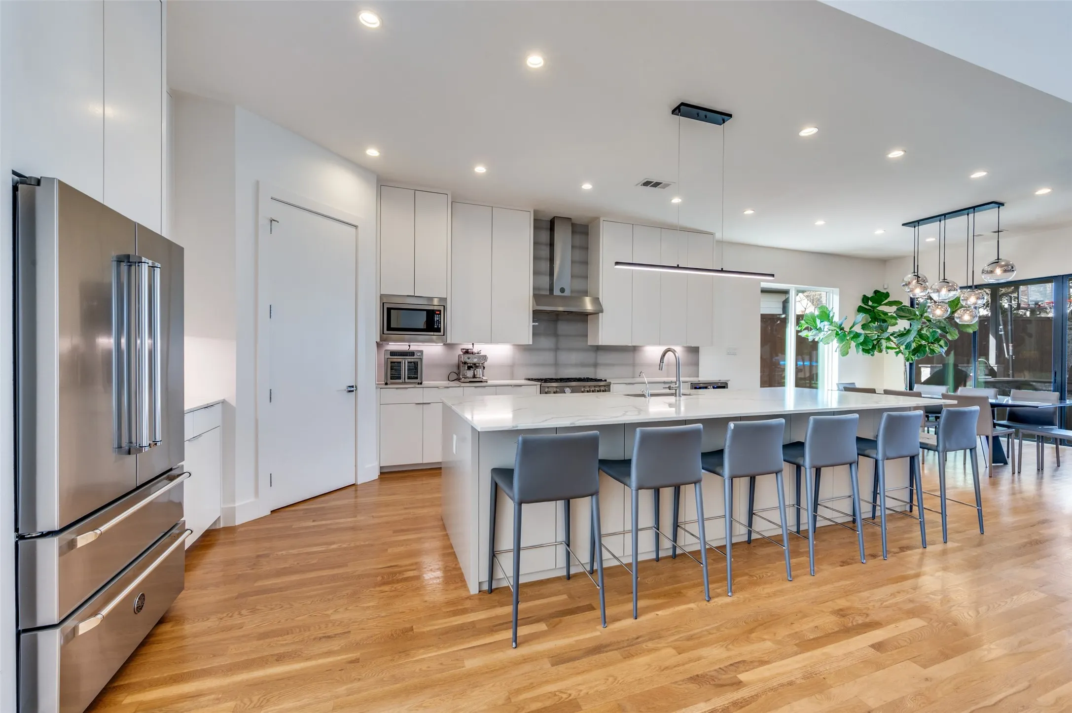 Single Family Residence For Rent in Dallas County , 3925 Lively Lane, Dallas, Texas 75220, 4 Bedroom, 4 Bathroom, 2 Garage spaces, 3,136 Sqft, built in 2019, mls#21371661, Real Estate Agent in Dallas, Homes For Rent in Dallas county, Homes For Rent in Dallas, Realtor in Dallas Texas, Real Estate Brokerage Independent Realty Texas, Luminita Cordes Realtor