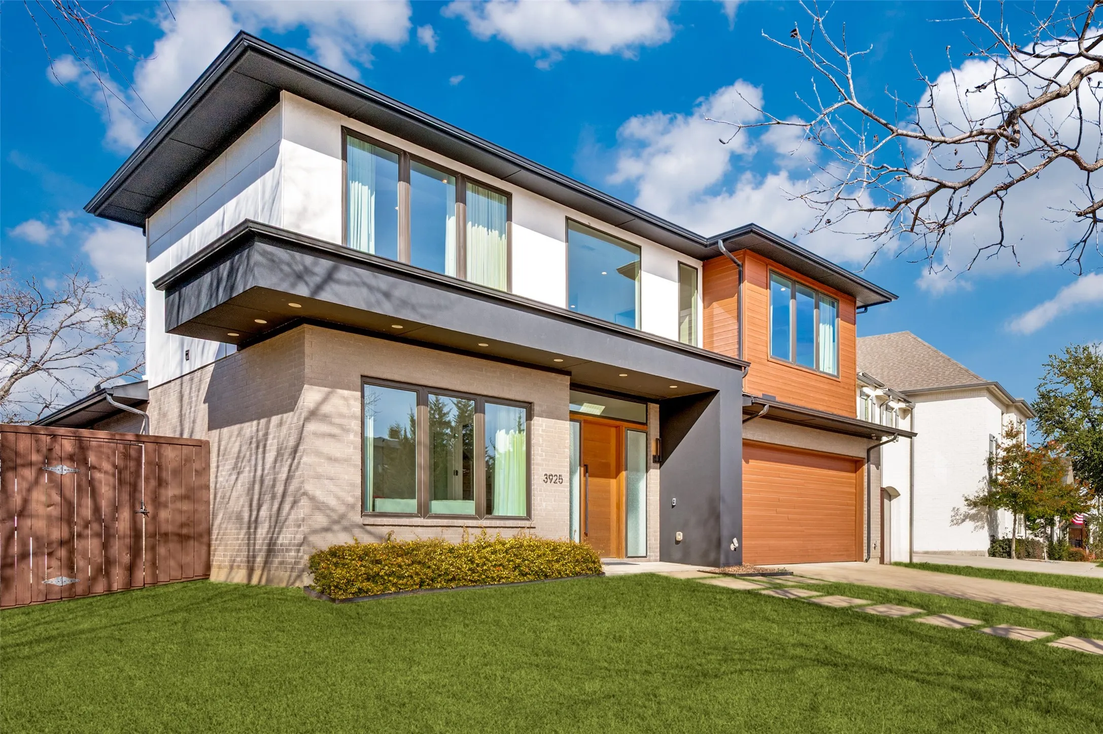 Single Family Residence For Rent in Dallas County , 3925 Lively Lane, Dallas, Texas 75220, 4 Bedroom, 4 Bathroom, 2 Garage spaces, 3,136 Sqft, built in 2019, mls#21371661, Real Estate Agent in Dallas, Homes For Rent in Dallas county, Homes For Rent in Dallas, Realtor in Dallas Texas, Real Estate Brokerage Independent Realty Texas, Luminita Cordes Realtor