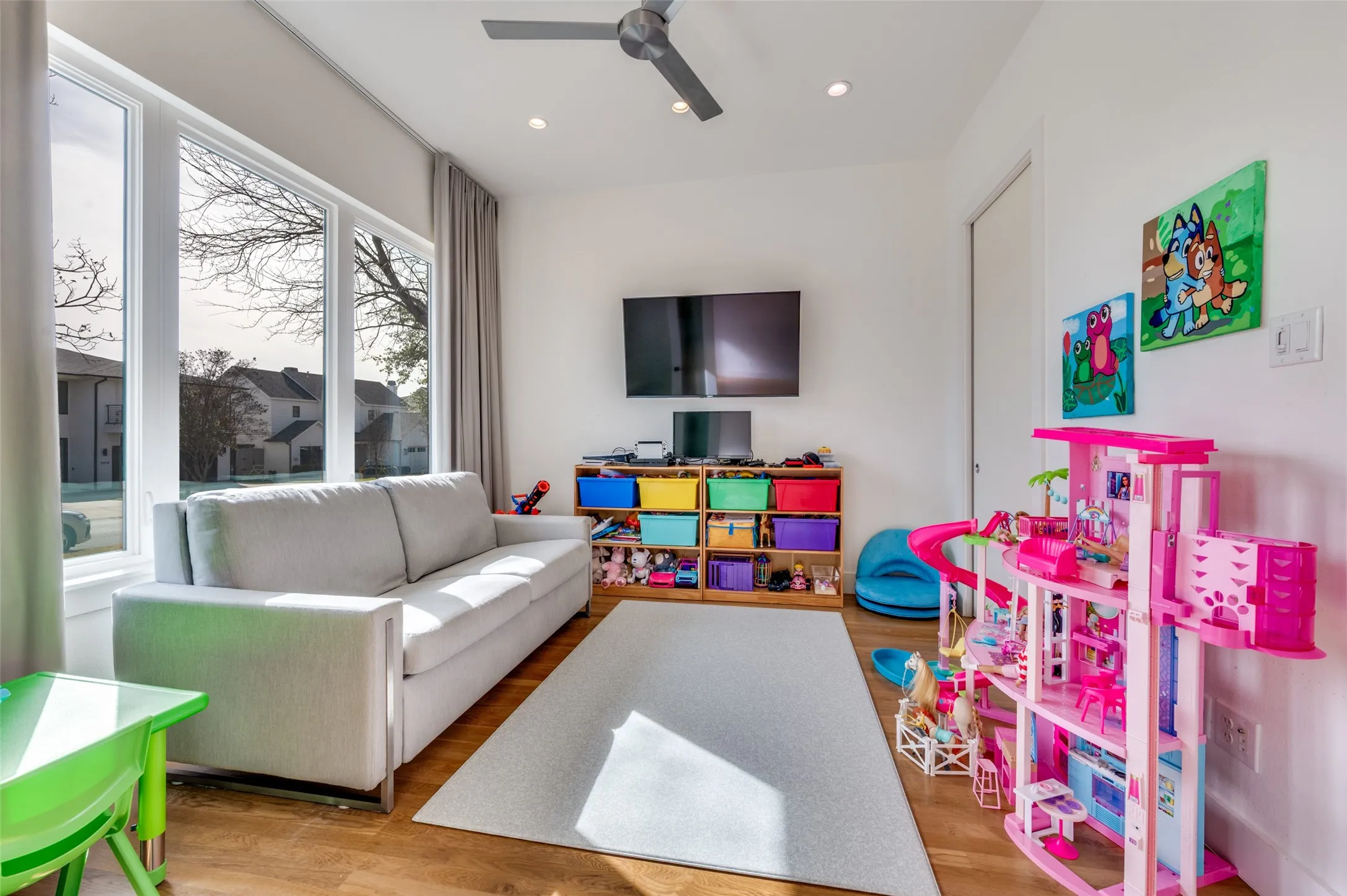 Single Family Residence For Rent in Dallas County , 3925 Lively Lane, Dallas, Texas 75220, 4 Bedroom, 4 Bathroom, 2 Garage spaces, 3,136 Sqft, built in 2019, mls#21371661, Real Estate Agent in Dallas, Homes For Rent in Dallas county, Homes For Rent in Dallas, Realtor in Dallas Texas, Real Estate Brokerage Independent Realty Texas, Luminita Cordes Realtor