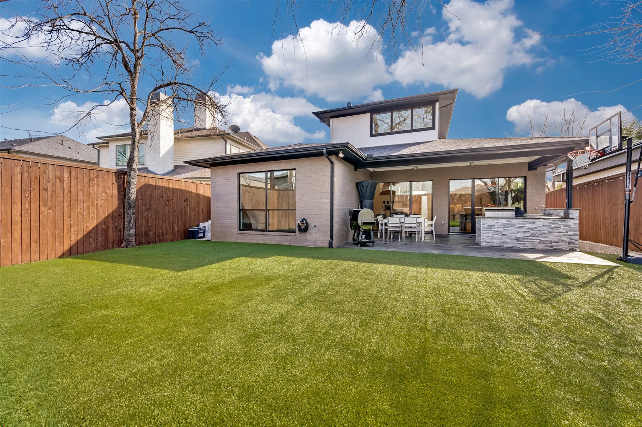 Single Family Residence For Rent in Dallas County , 3925 Lively Lane, Dallas, Texas 75220, 4 Bedroom, 4 Bathroom, 2 Garage spaces, 3,136 Sqft, built in 2019, mls#21371661, Real Estate Agent in Dallas, Homes For Rent in Dallas county, Homes For Rent in Dallas, Realtor in Dallas Texas, Real Estate Brokerage Independent Realty Texas, Luminita Cordes Realtor