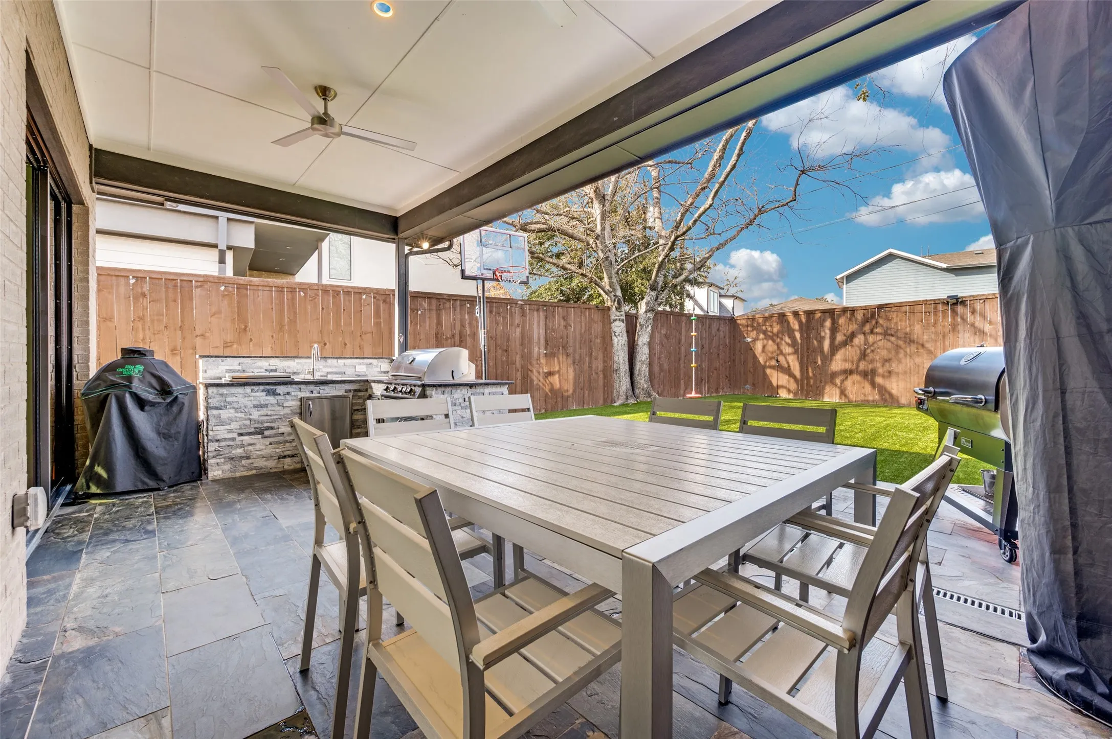 Single Family Residence For Rent in Dallas County , 3925 Lively Lane, Dallas, Texas 75220, 4 Bedroom, 4 Bathroom, 2 Garage spaces, 3,136 Sqft, built in 2019, mls#21371661, Real Estate Agent in Dallas, Homes For Rent in Dallas county, Homes For Rent in Dallas, Realtor in Dallas Texas, Real Estate Brokerage Independent Realty Texas, Luminita Cordes Realtor
