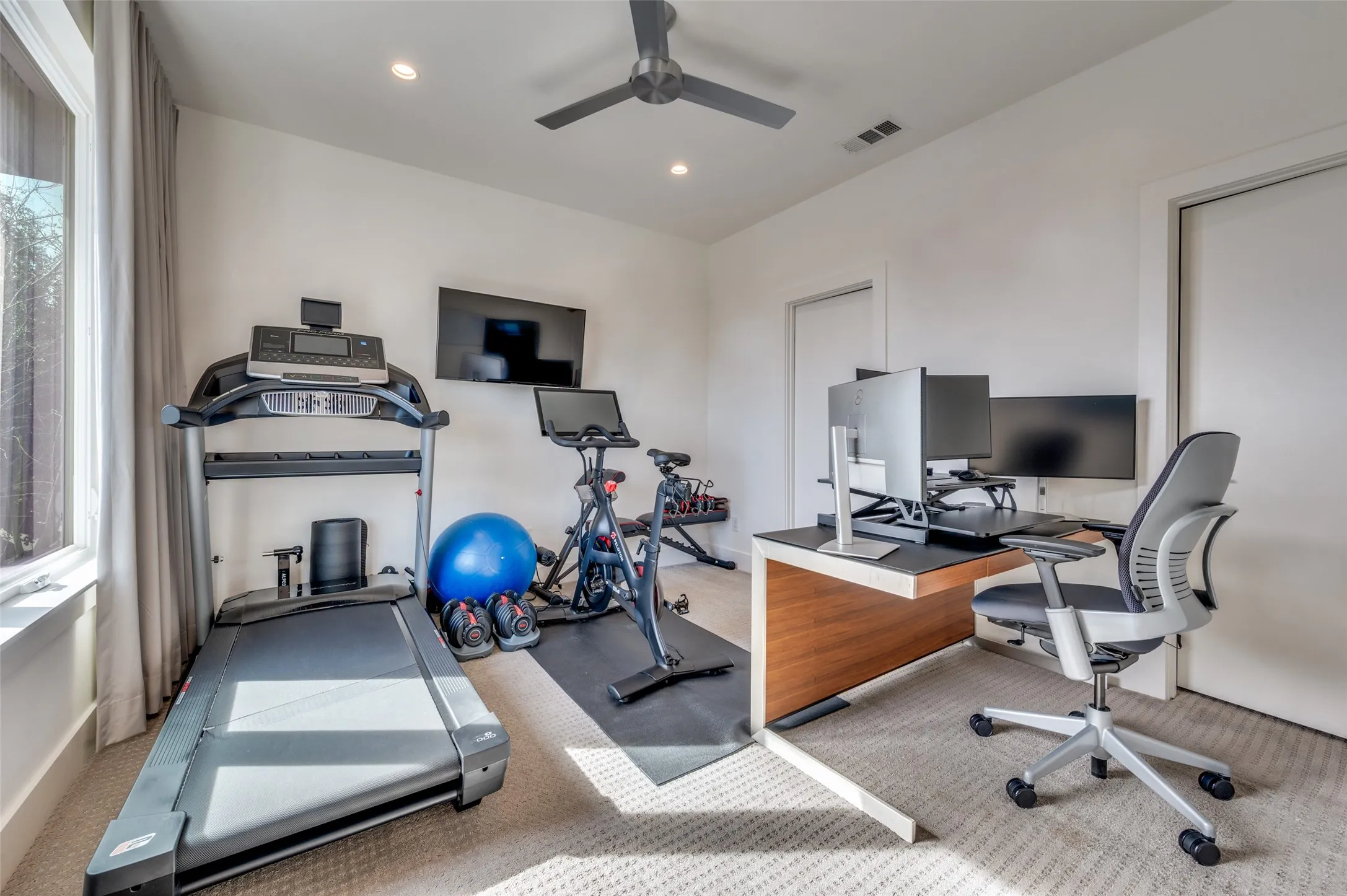 Single Family Residence For Rent in Dallas County , 3925 Lively Lane, Dallas, Texas 75220, 4 Bedroom, 4 Bathroom, 2 Garage spaces, 3,136 Sqft, built in 2019, mls#21371661, Real Estate Agent in Dallas, Homes For Rent in Dallas county, Homes For Rent in Dallas, Realtor in Dallas Texas, Real Estate Brokerage Independent Realty Texas, Luminita Cordes Realtor