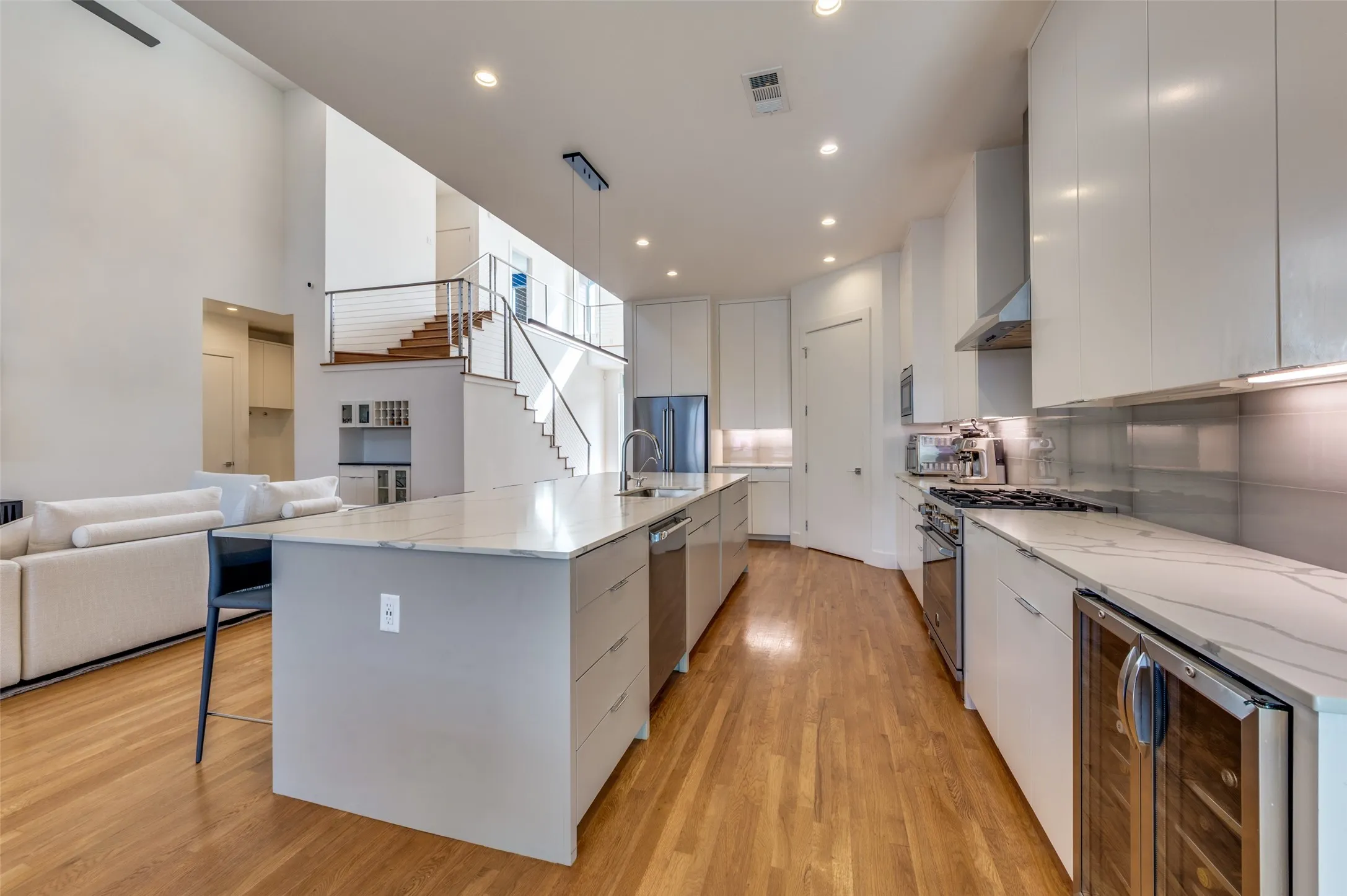 Single Family Residence For Rent in Dallas County , 3925 Lively Lane, Dallas, Texas 75220, 4 Bedroom, 4 Bathroom, 2 Garage spaces, 3,136 Sqft, built in 2019, mls#21371661, Real Estate Agent in Dallas, Homes For Rent in Dallas county, Homes For Rent in Dallas, Realtor in Dallas Texas, Real Estate Brokerage Independent Realty Texas, Luminita Cordes Realtor