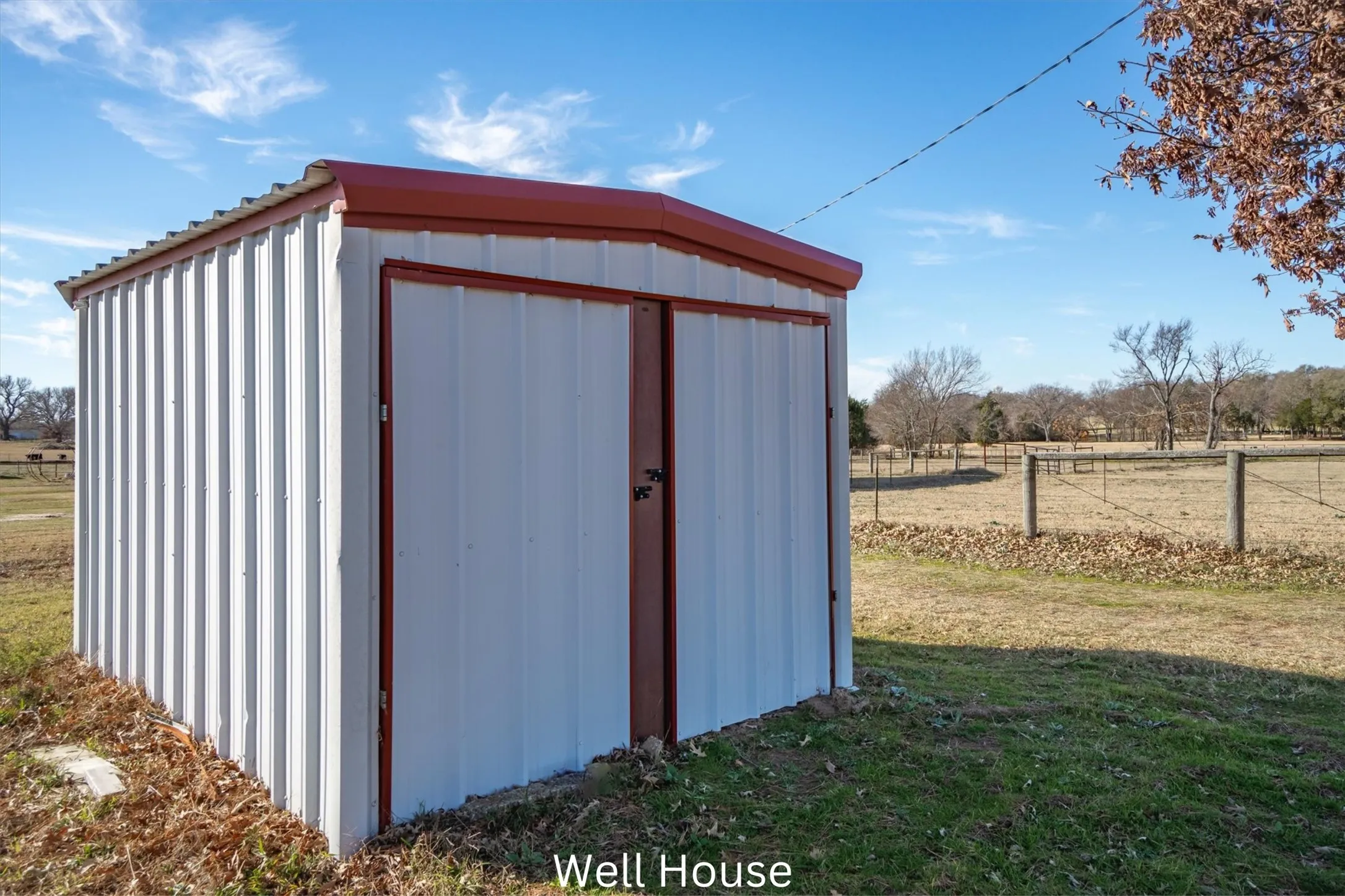 Single Family Residence For Sale in Henderson County , 8612 Fm 1616, Athens, Texas 75752, 3 Bedroom, 1 Bathroom, 2 Garage spaces, 1,360 Sqft, built in 1950, mls#21371855, Real Estate Agent in Athens, Homes For Sale in Henderson county, Homes For Sale in Athens, Realtor in Athens Texas, Real Estate Brokerage Independent Realty Texas, Luminita Cordes Realtor