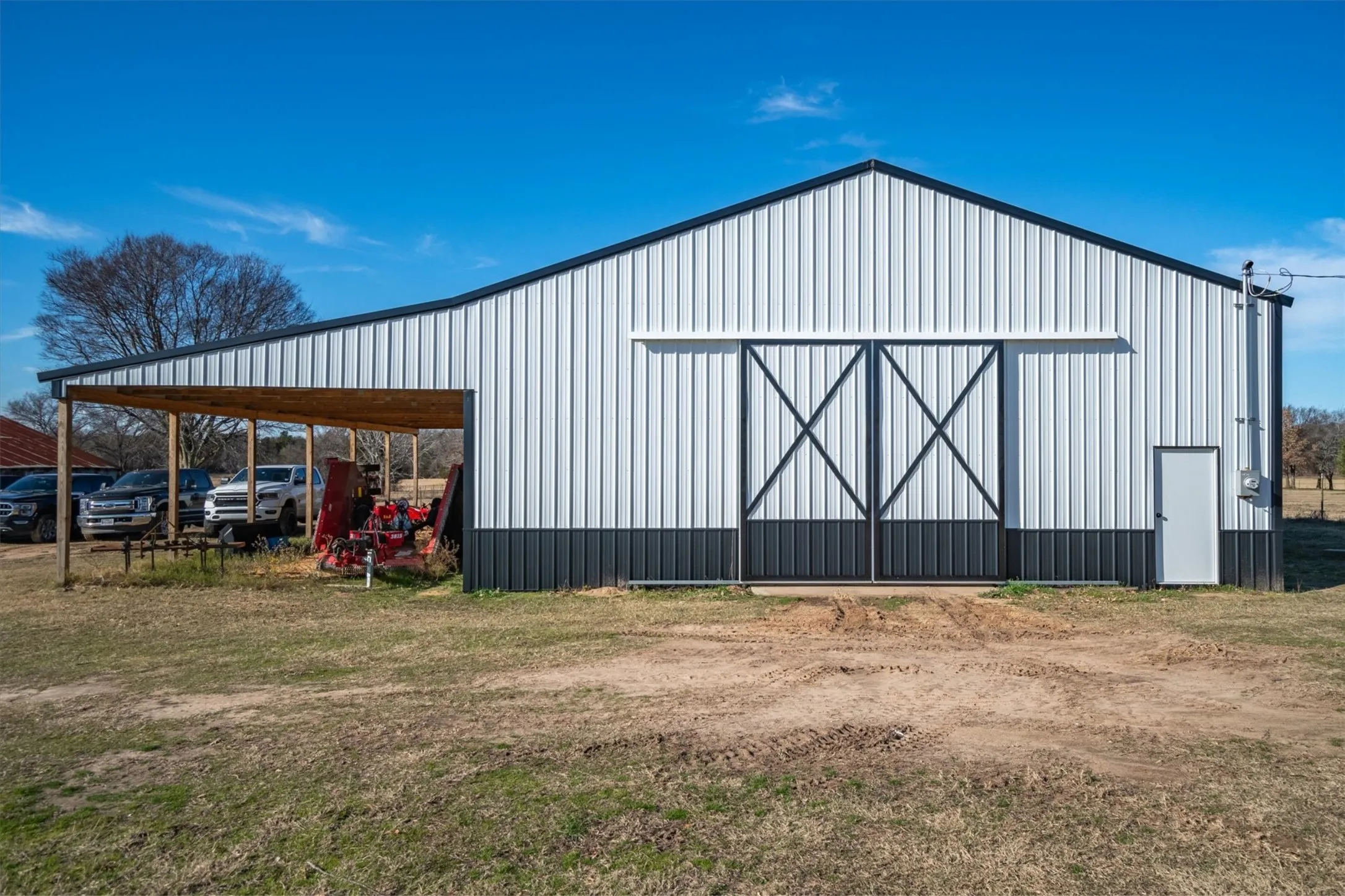 Single Family Residence For Sale in Henderson County , 8612 Fm 1616, Athens, Texas 75752, 3 Bedroom, 1 Bathroom, 2 Garage spaces, 1,360 Sqft, built in 1950, mls#21371855, Real Estate Agent in Athens, Homes For Sale in Henderson county, Homes For Sale in Athens, Realtor in Athens Texas, Real Estate Brokerage Independent Realty Texas, Luminita Cordes Realtor